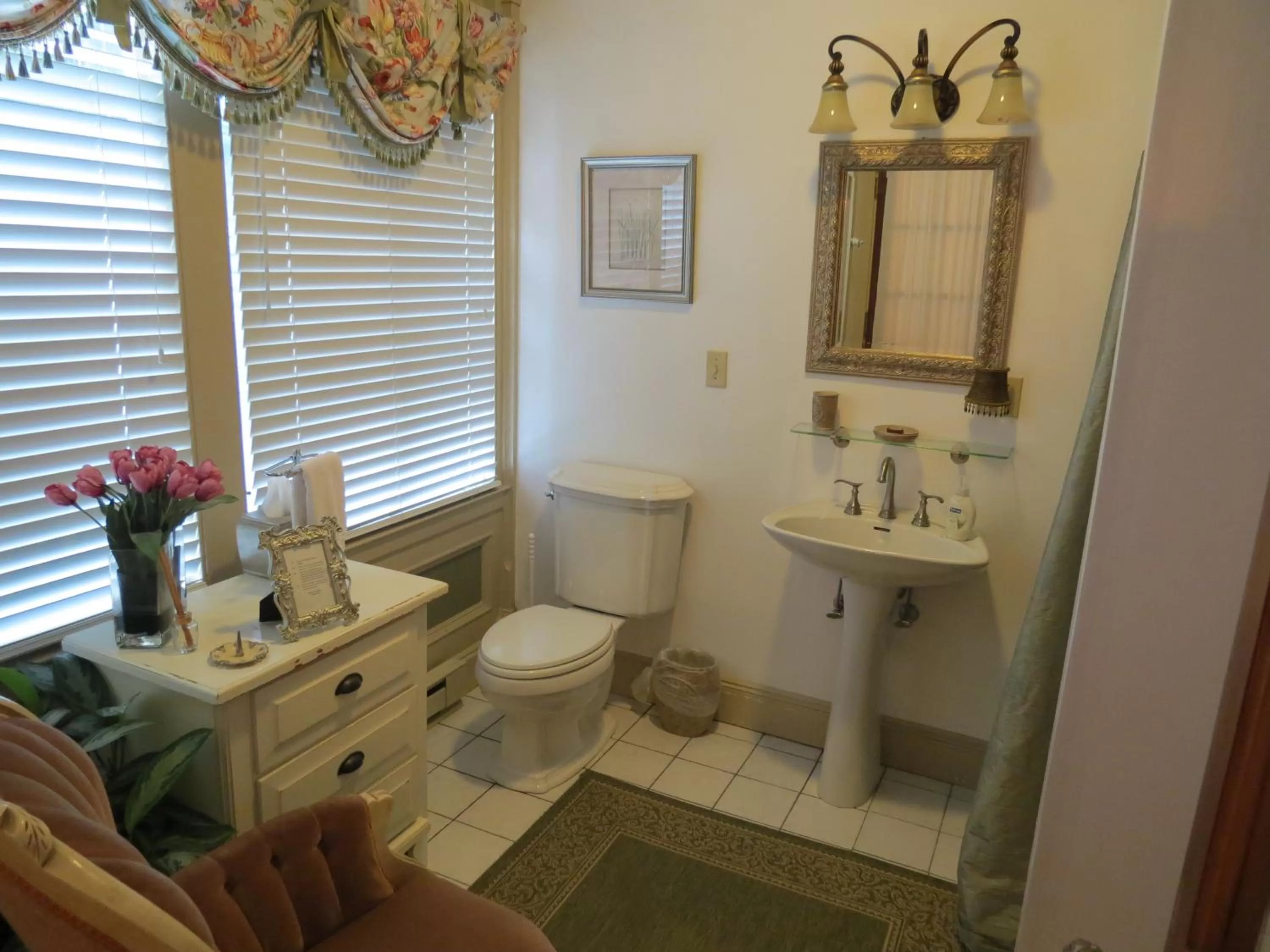 Bathroom in Silver Fountain Inn