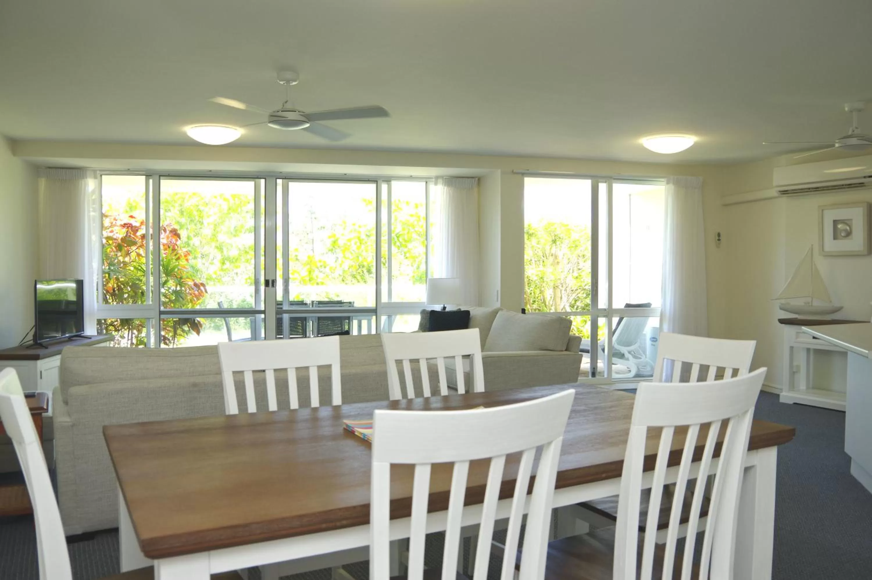 Dining Area in Sunshine Vista
