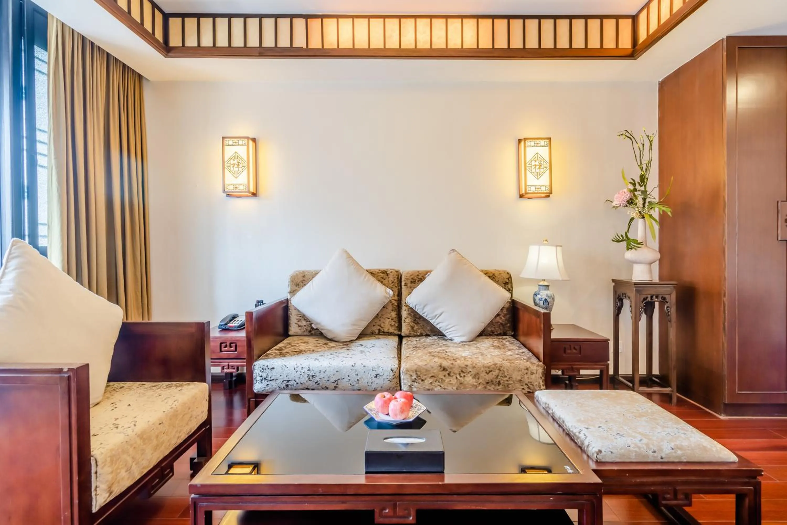 Living room, Bed in Buddha Zen Hotel