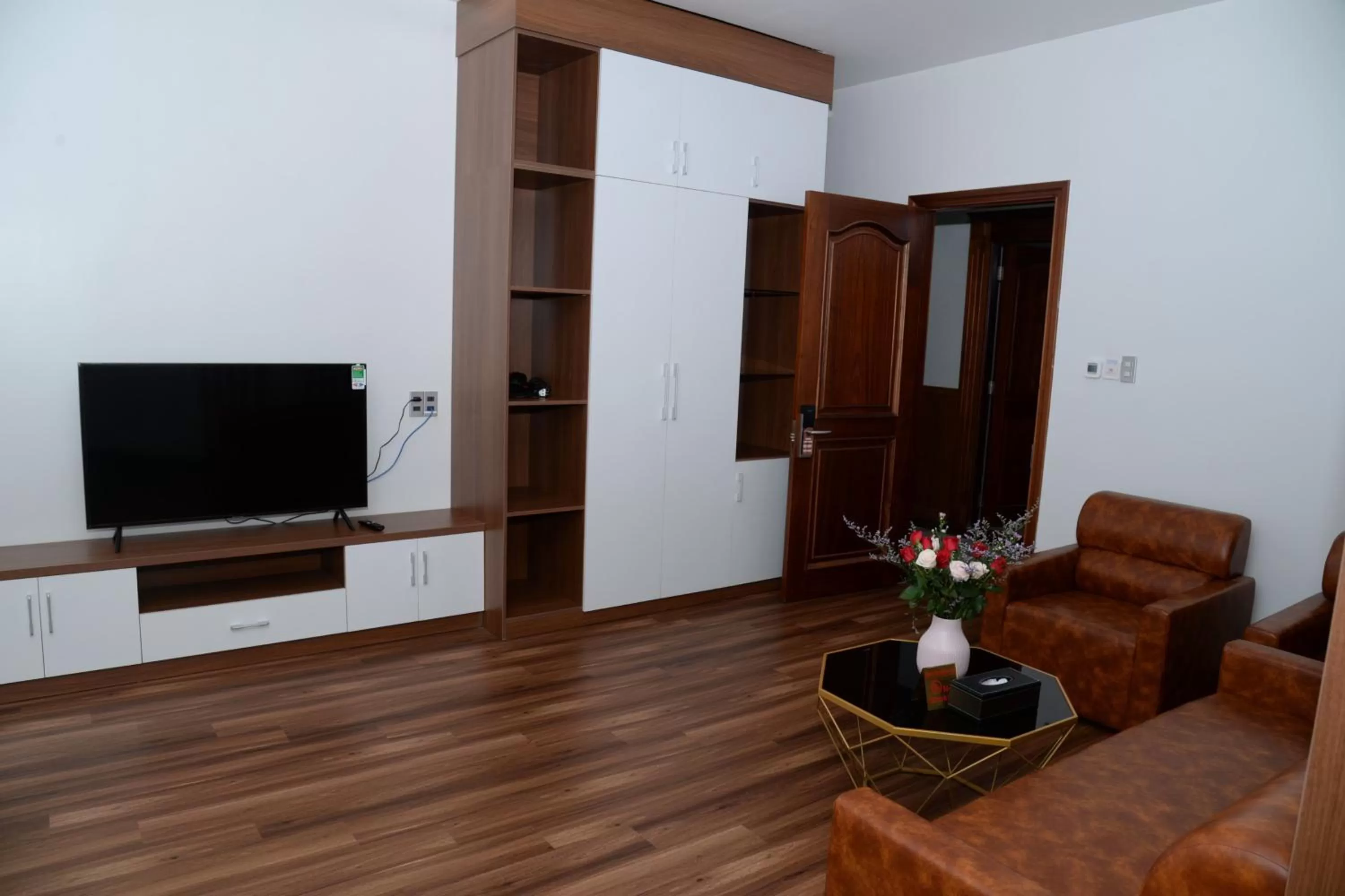 TV and multimedia in Hoang Hung Hotel