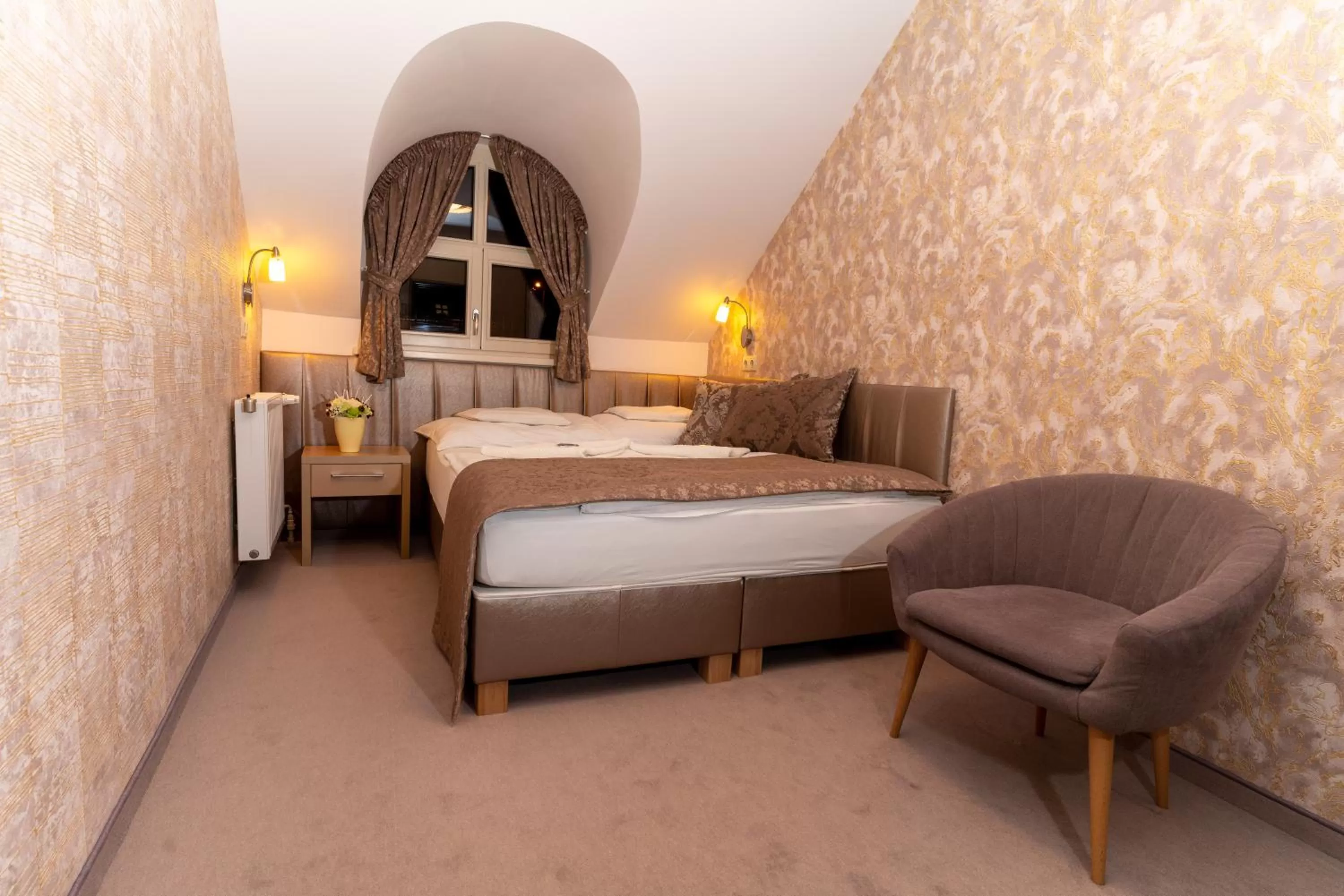 Photo of the whole room, Bed in Teátrum Boutique Hotel