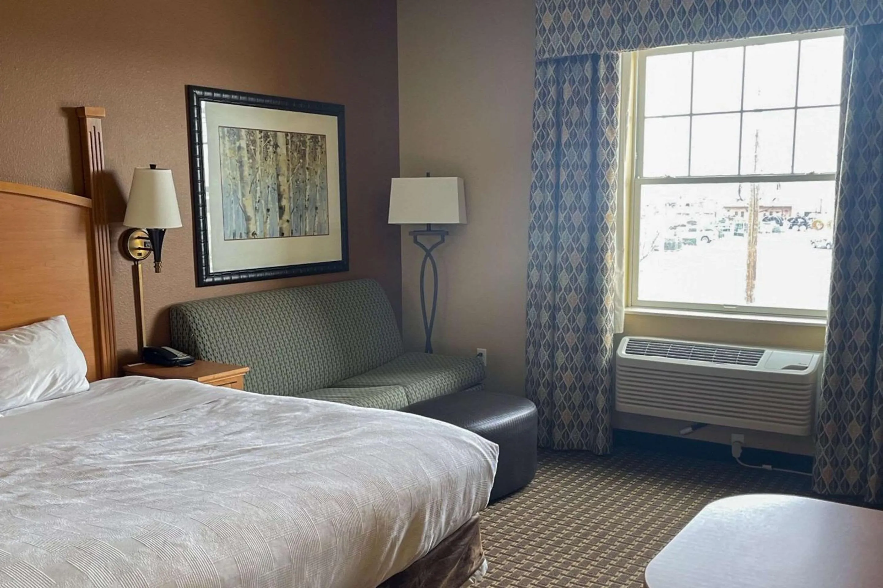 Bedroom, Bed in MainStay Suites Williston