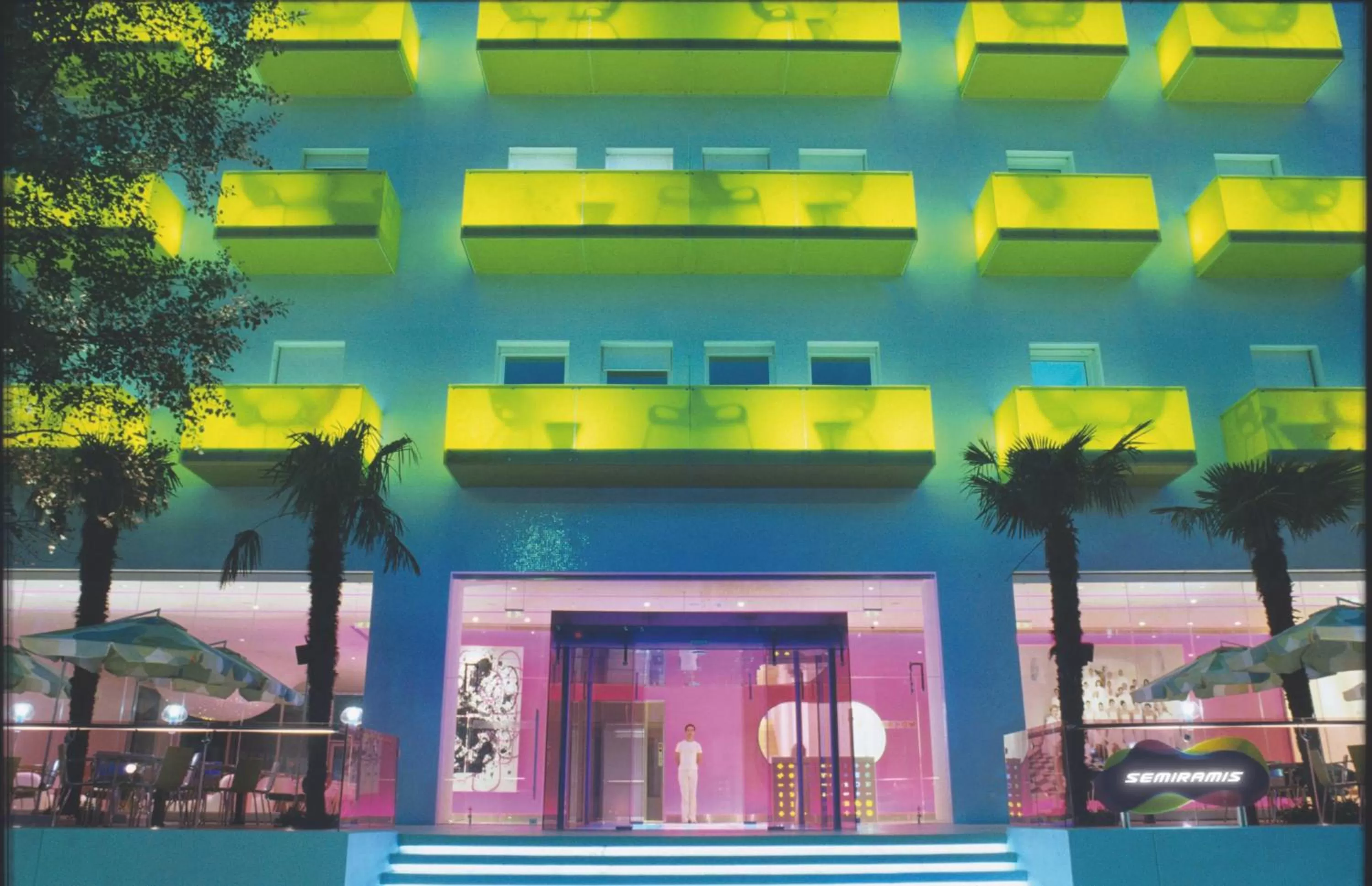 Facade/entrance in Semiramis