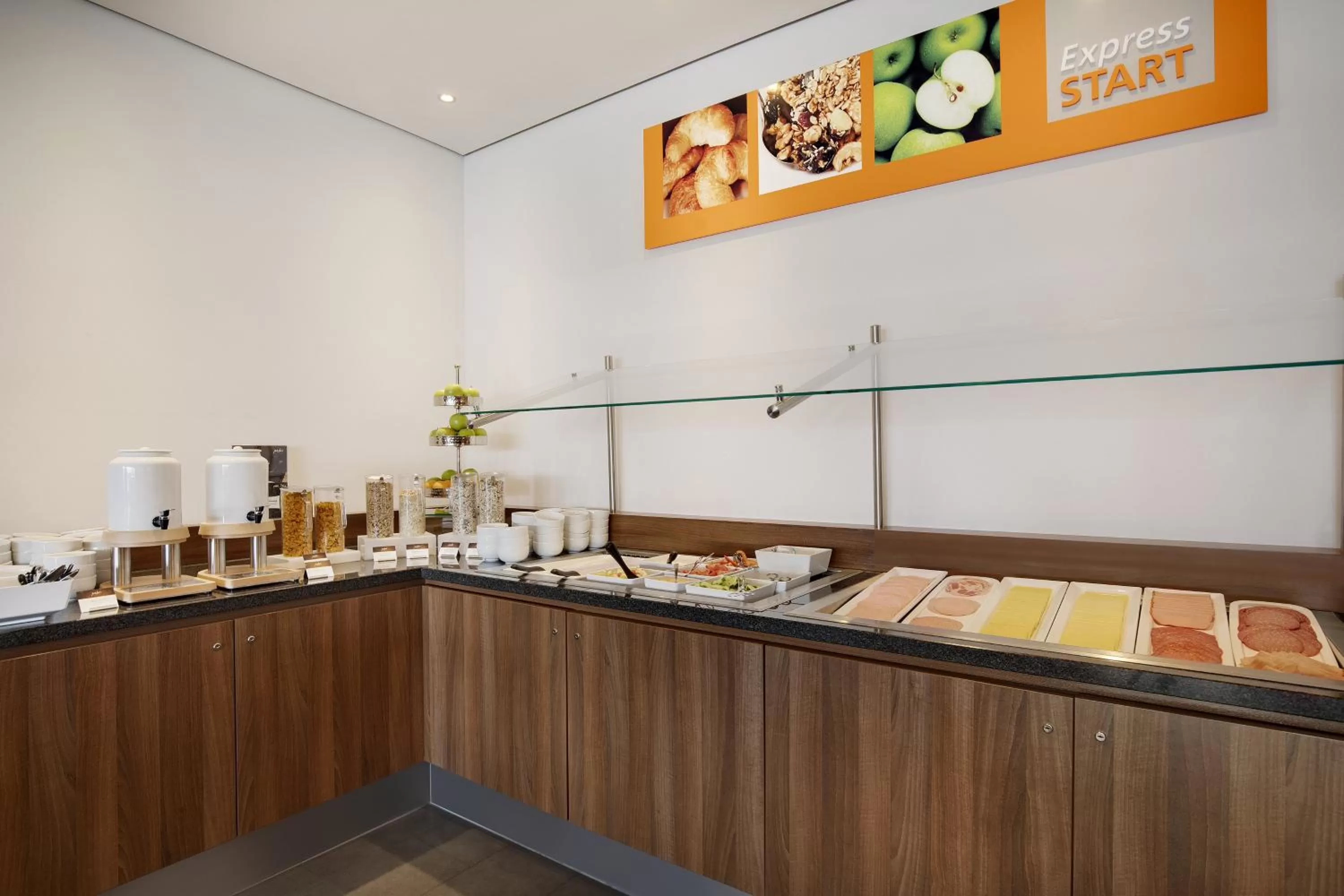 Breakfast in Holiday Inn Express Bremen Airport by IHG