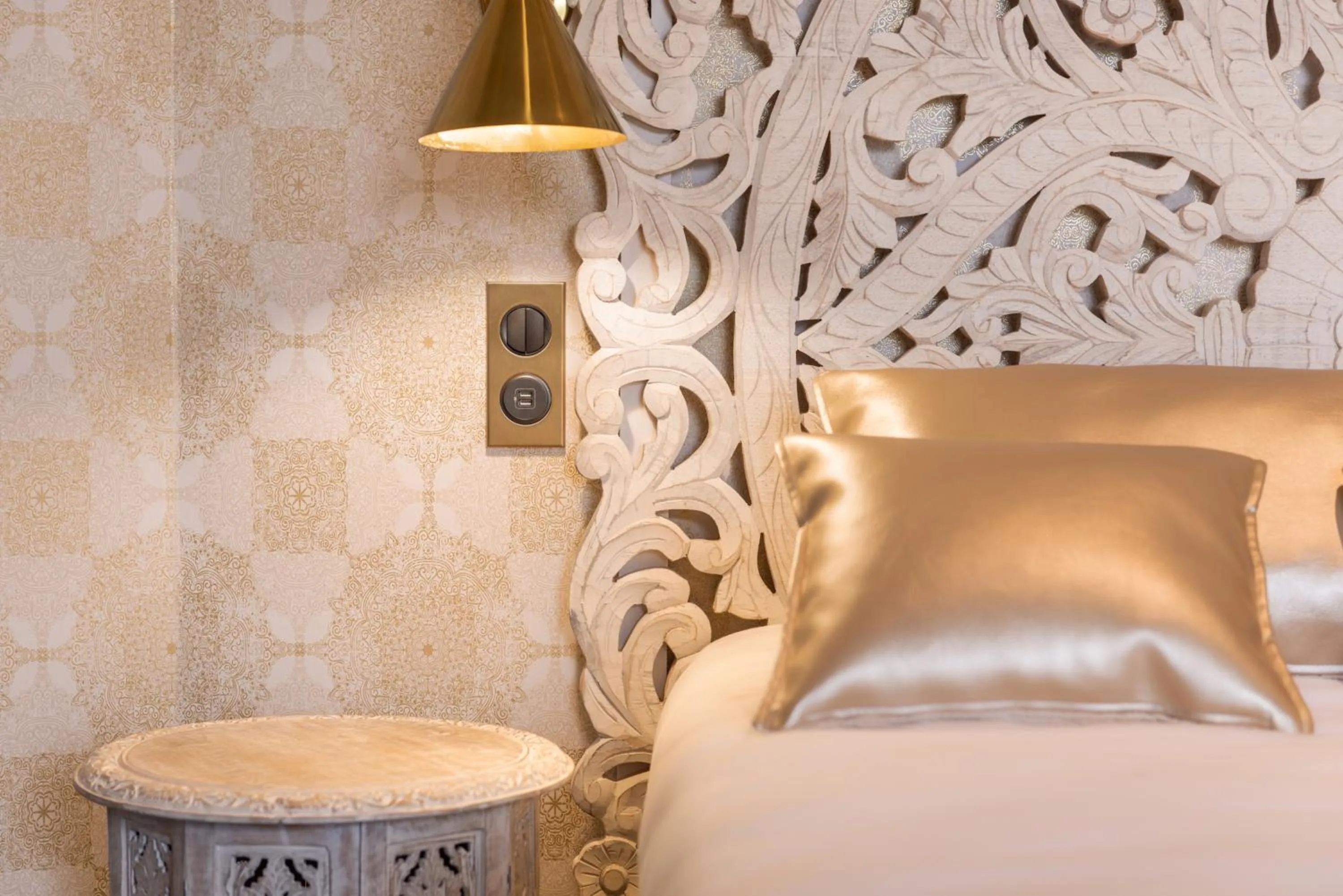 Bedroom, Bed in The Originals Boutique, Parc Hôtel, Orléans Sud