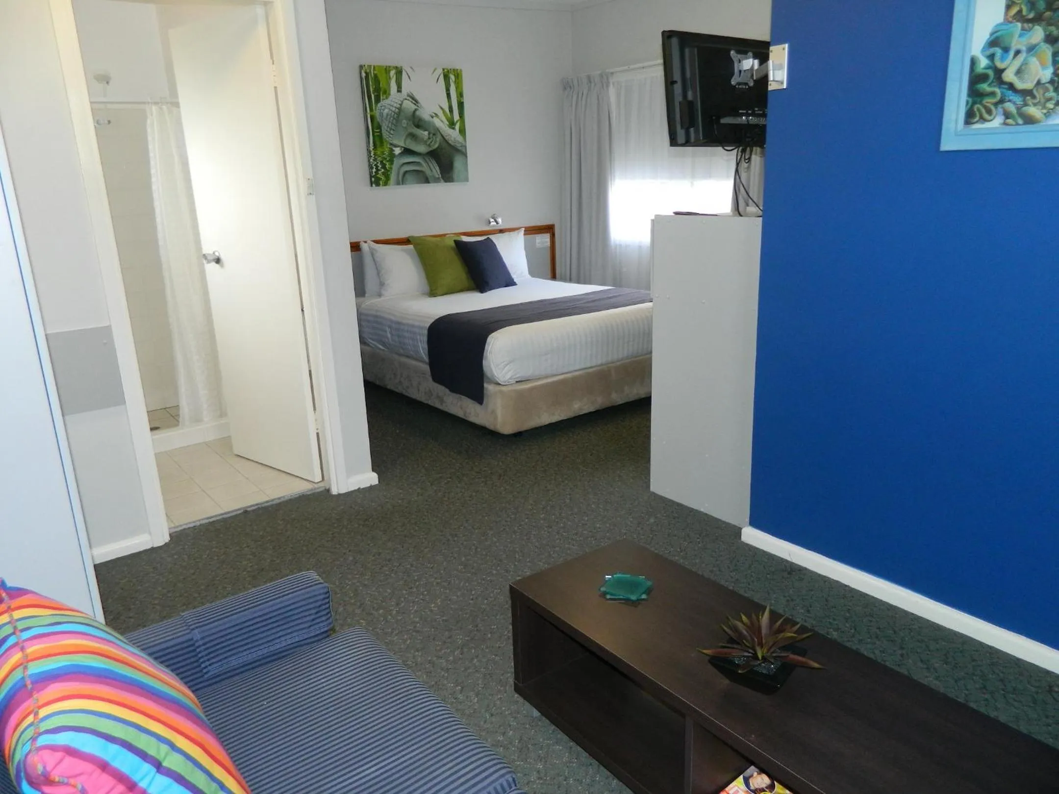 Photo of the whole room, Bed in Orana Windmill Motel