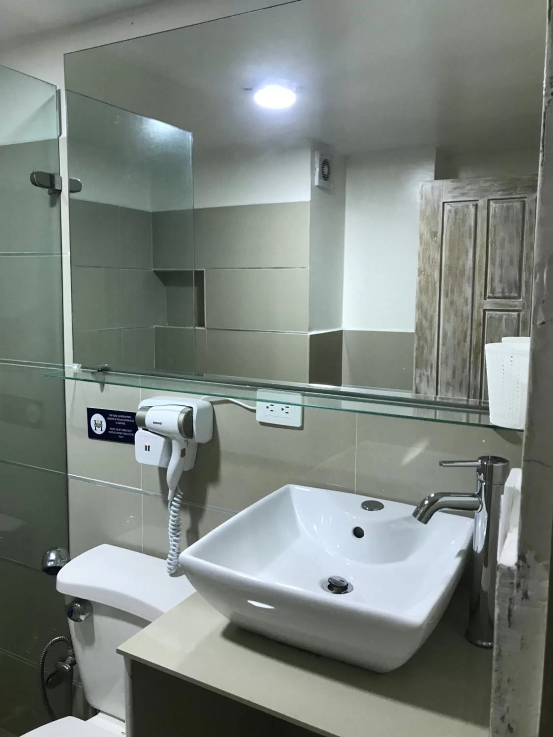 Toilet in Hotel Hernández CTG