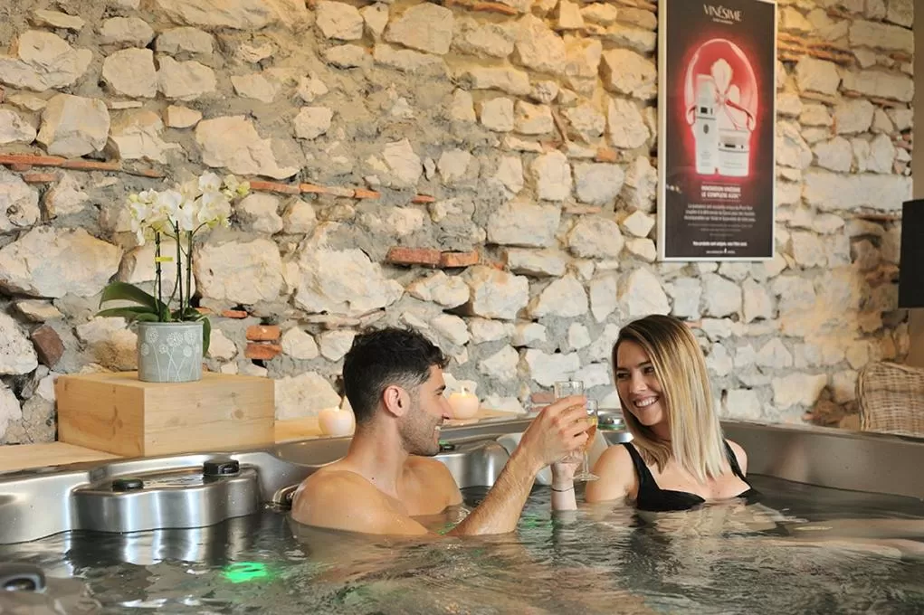 Hot Tub in Les Villas du Domaine de Suzel