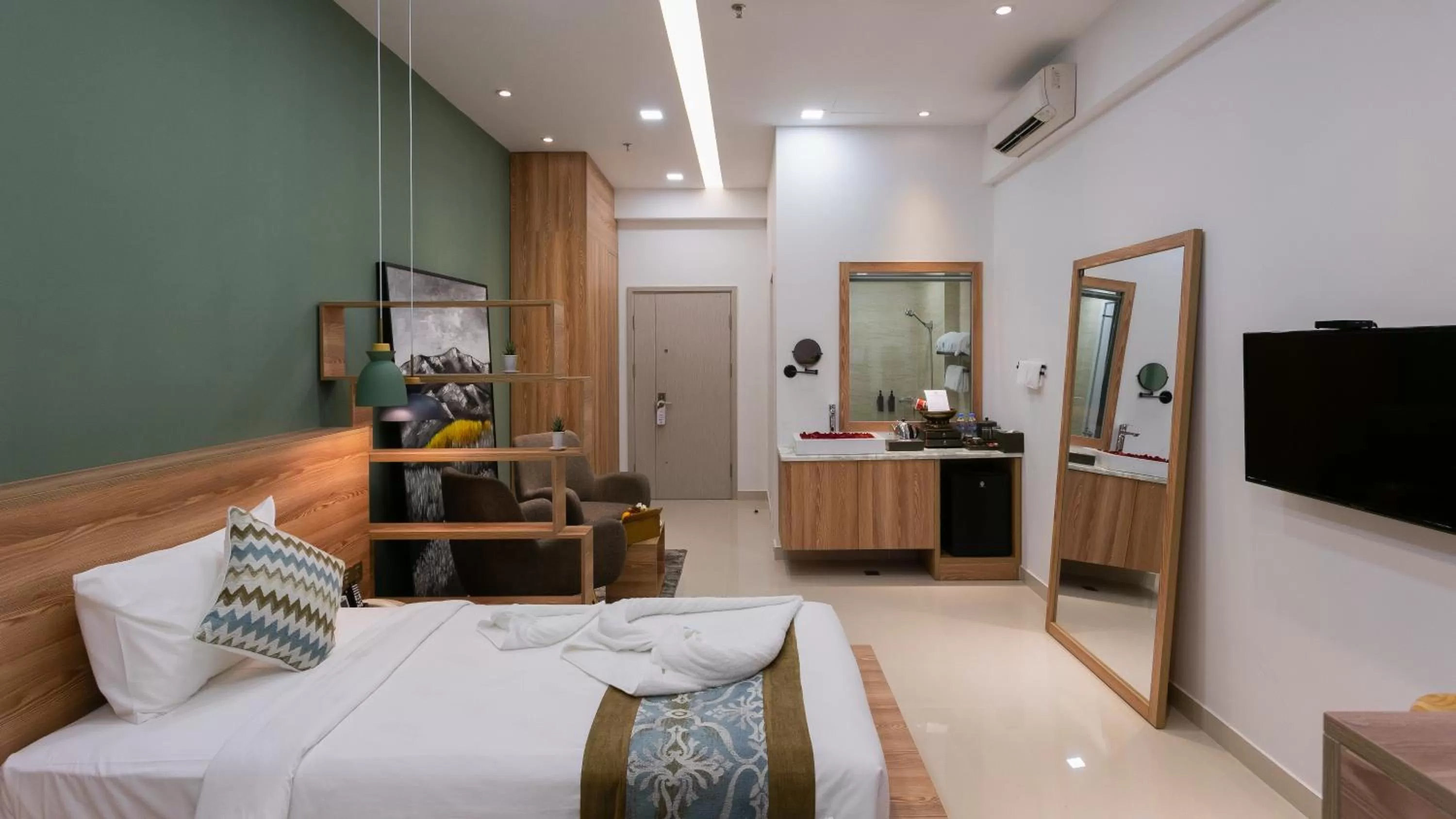 Bedroom, Bed in The Snowbell Hotel & Spa at The Bridge