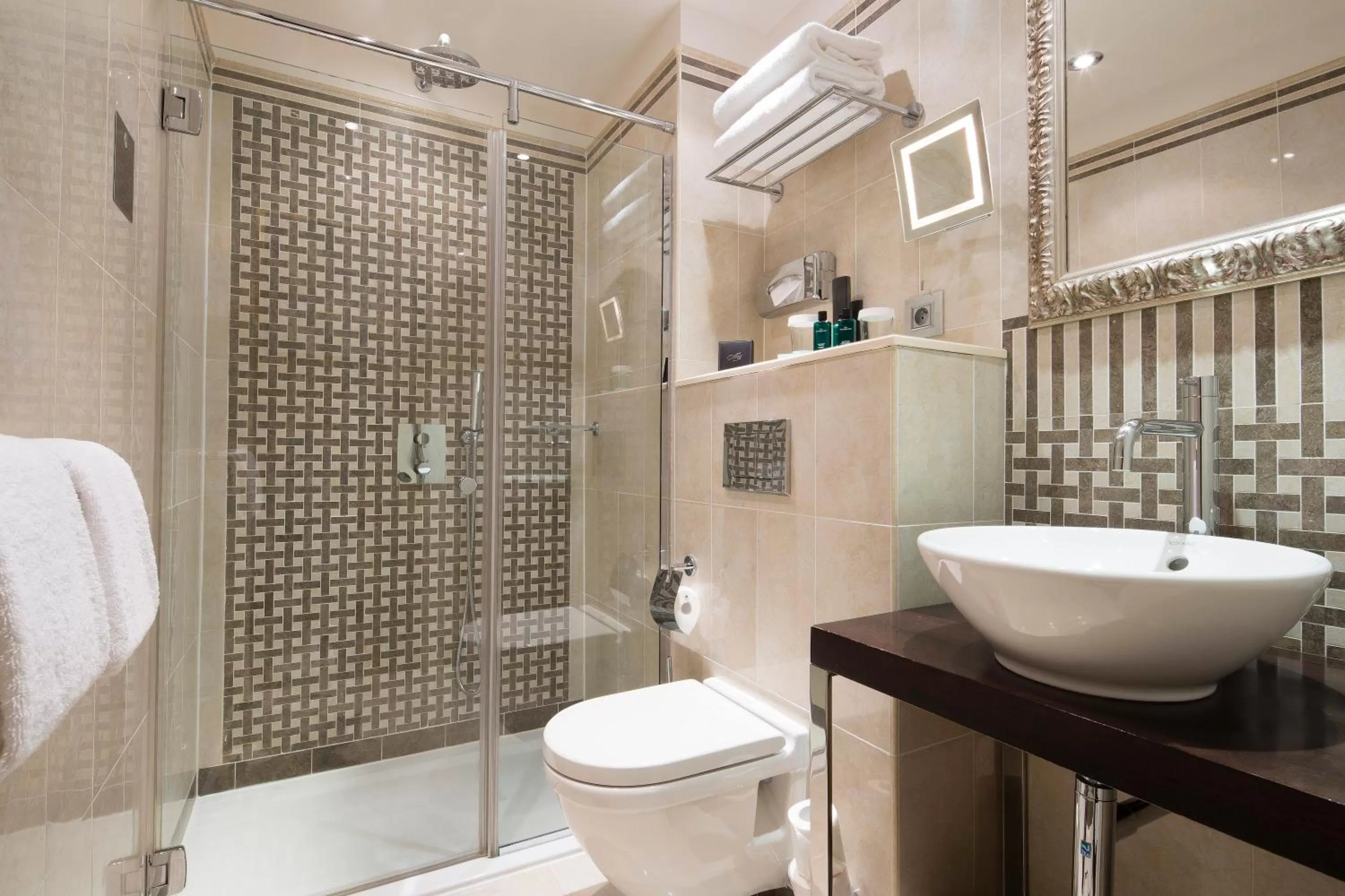 Bathroom in Hotel Ares Eiffel