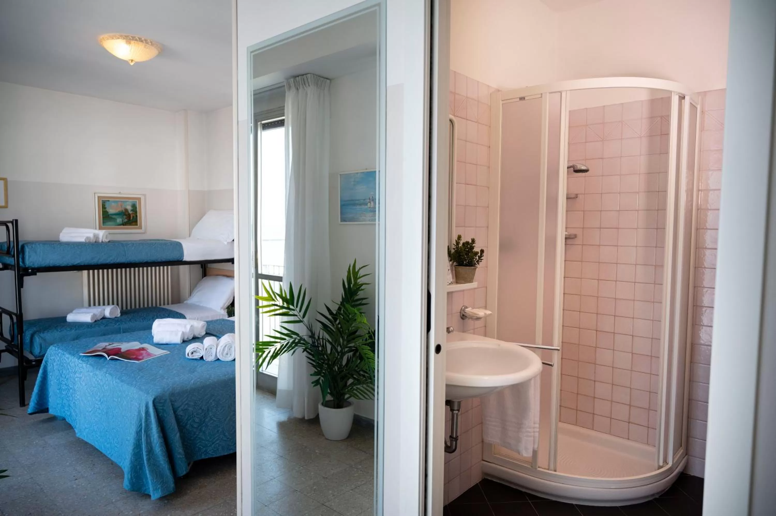Bathroom, Bed in Hotel Selene - Vista Mare