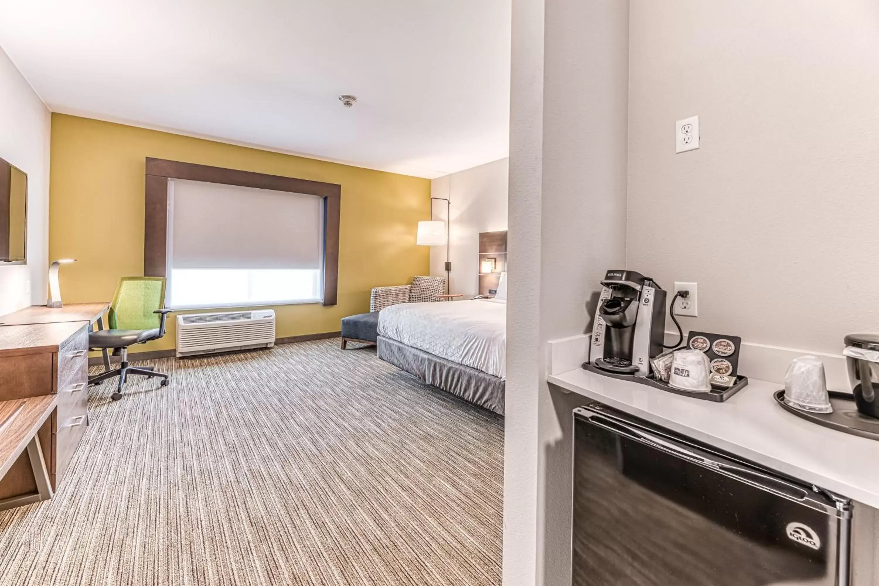King Room - Mobility Access/Roll in Shower - Non-Smoking in Holiday Inn Express & Suites - Rantoul, an IHG Hotel King Room - Mobility Access/Roll in Shower - Non-Smoking in Holiday Inn Express & Suites - Rantoul, an IHG Hotel
