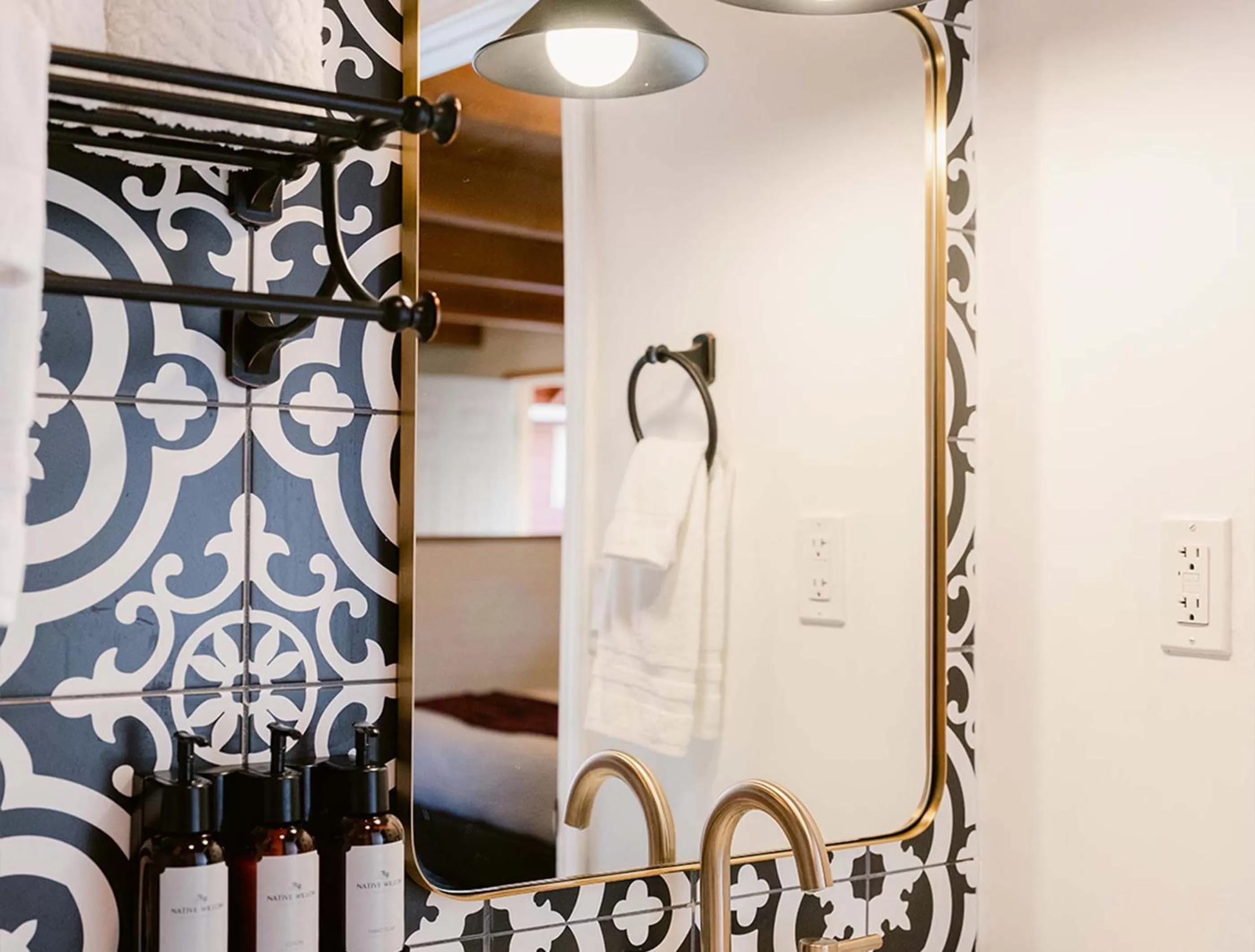 Bathroom, Bed in Grand Pine Cabins