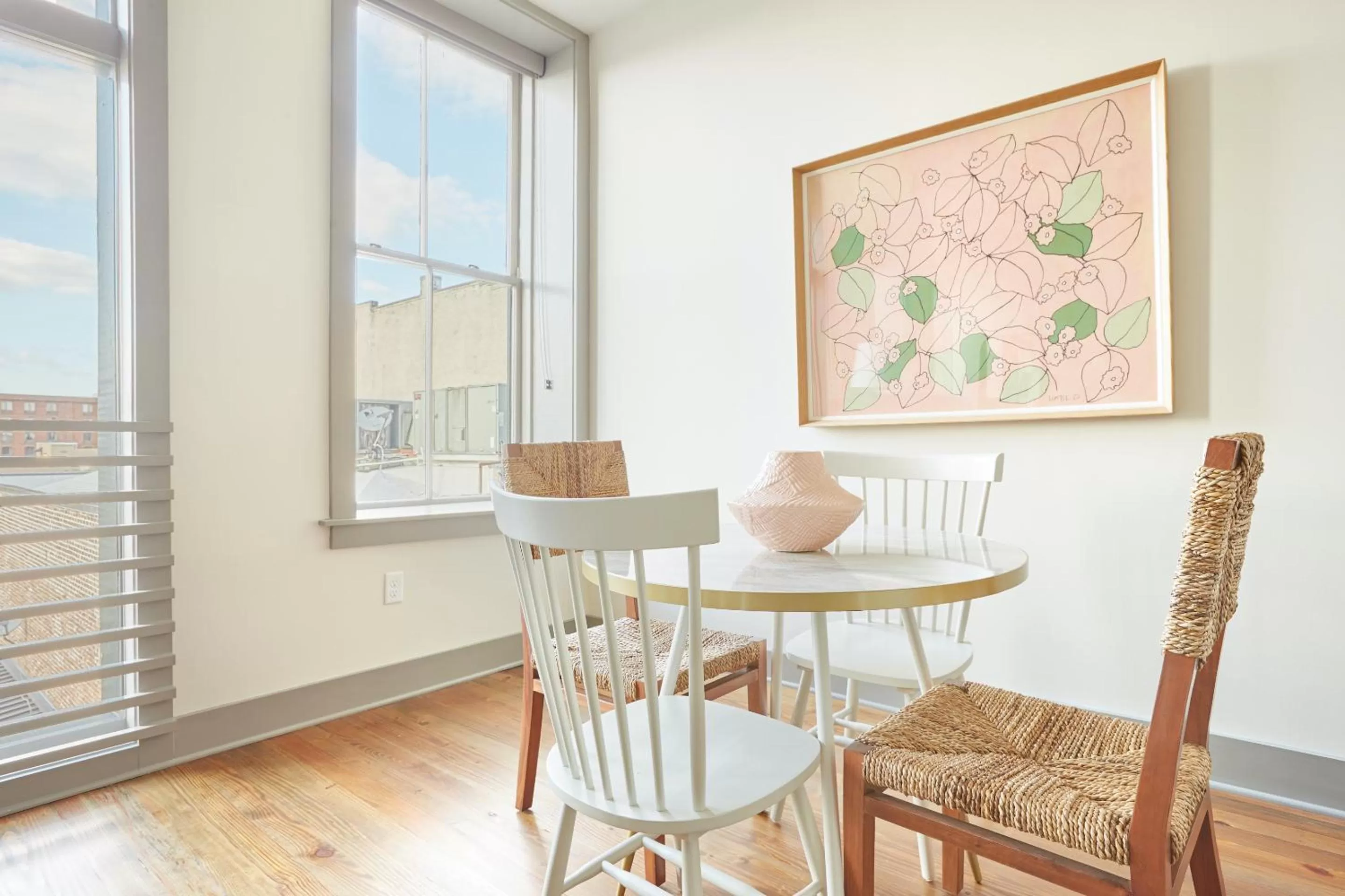 Dining area in Sonder Telfair Square