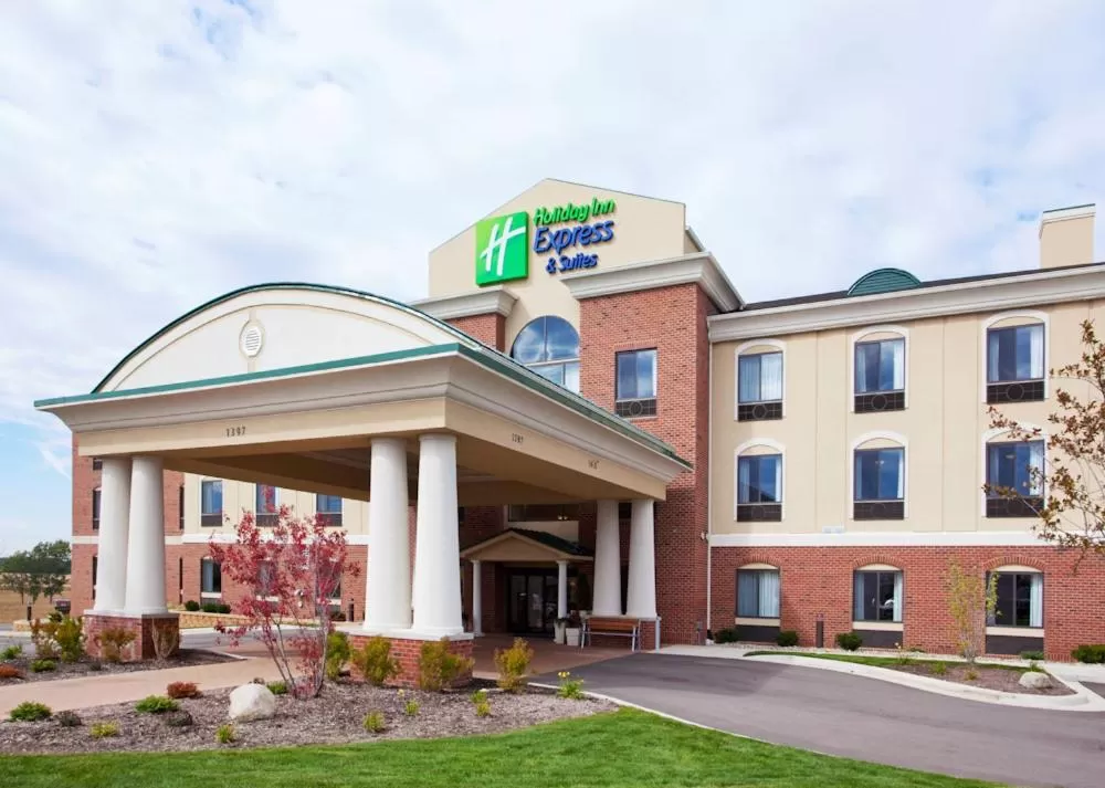 Holiday Inn Express and Suites Detroit North-Troy by IHG