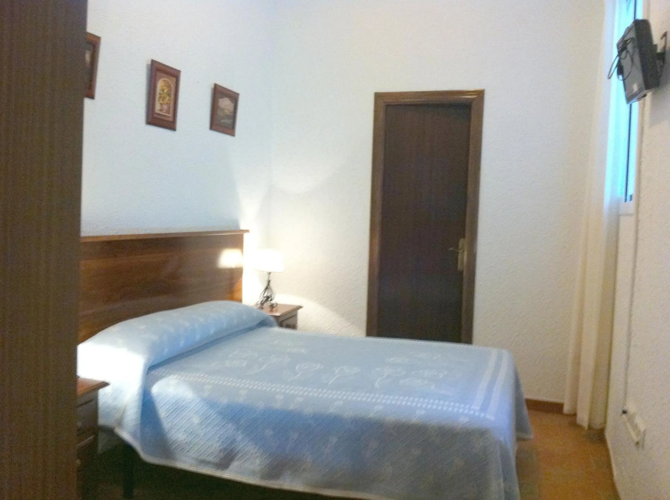 Photo of the whole room, Bed in Giraldilla