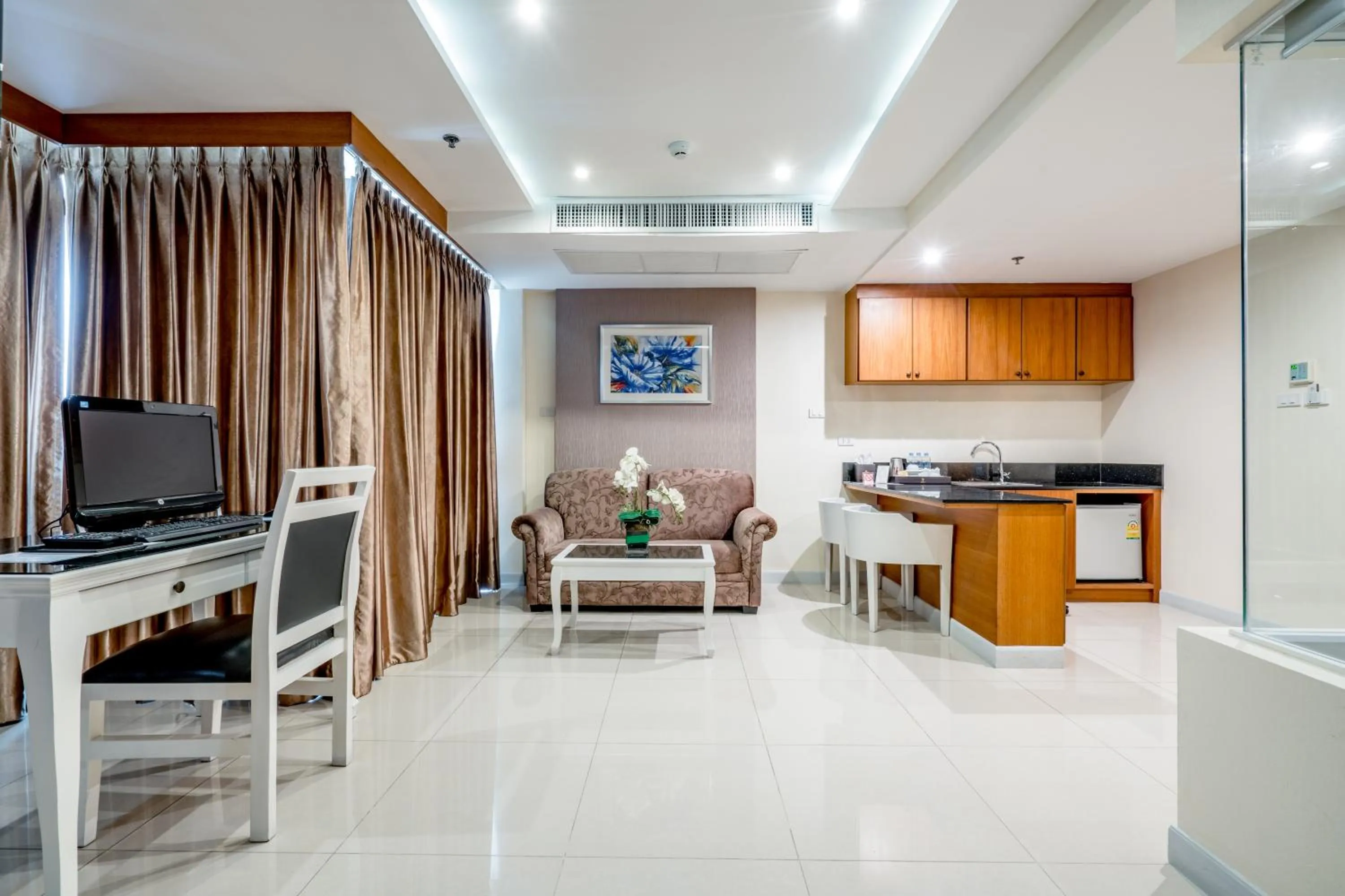 TV and multimedia in 247 Boutique Hotel