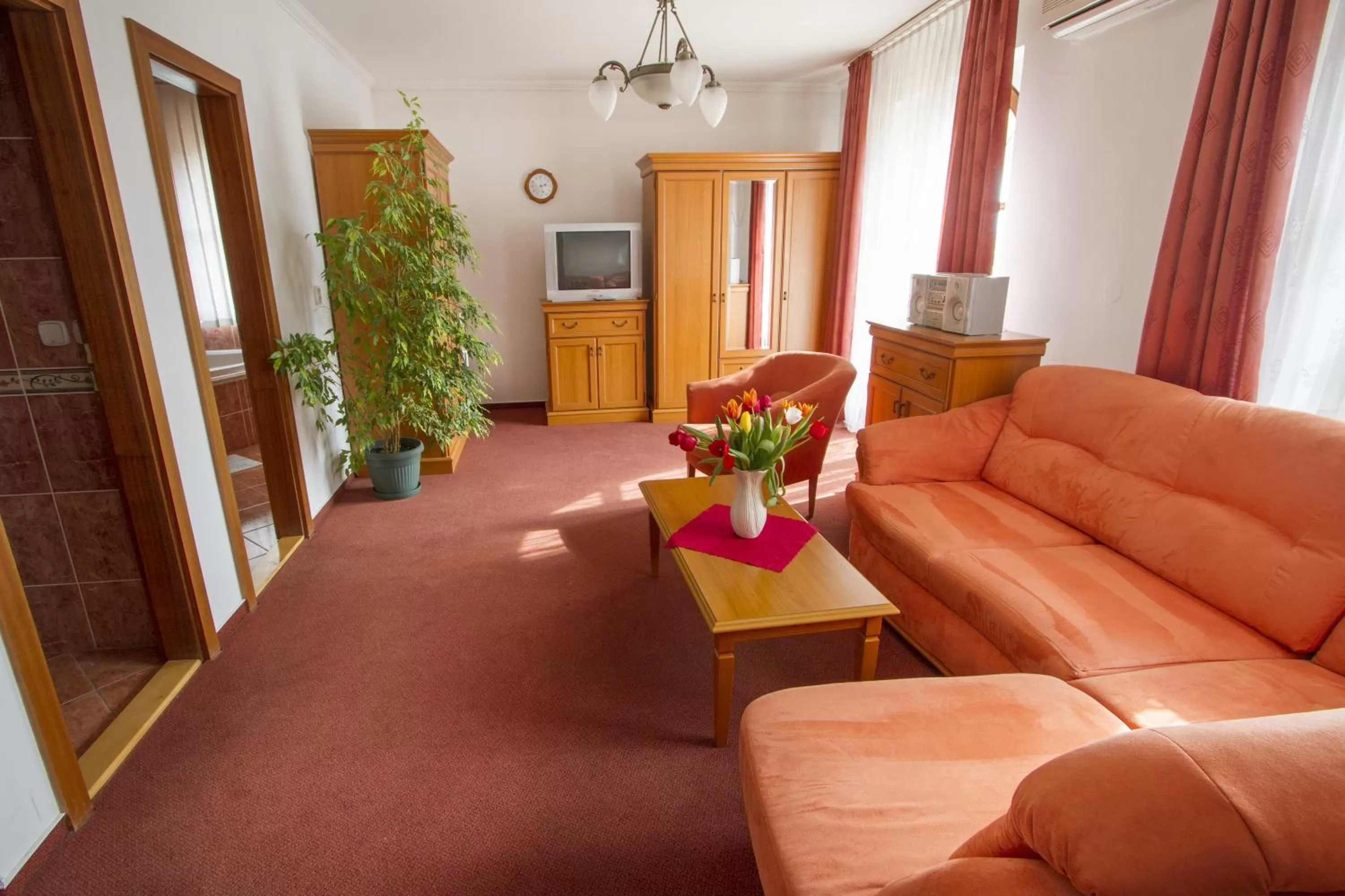 TV and multimedia, Seating Area in Hotel Grand