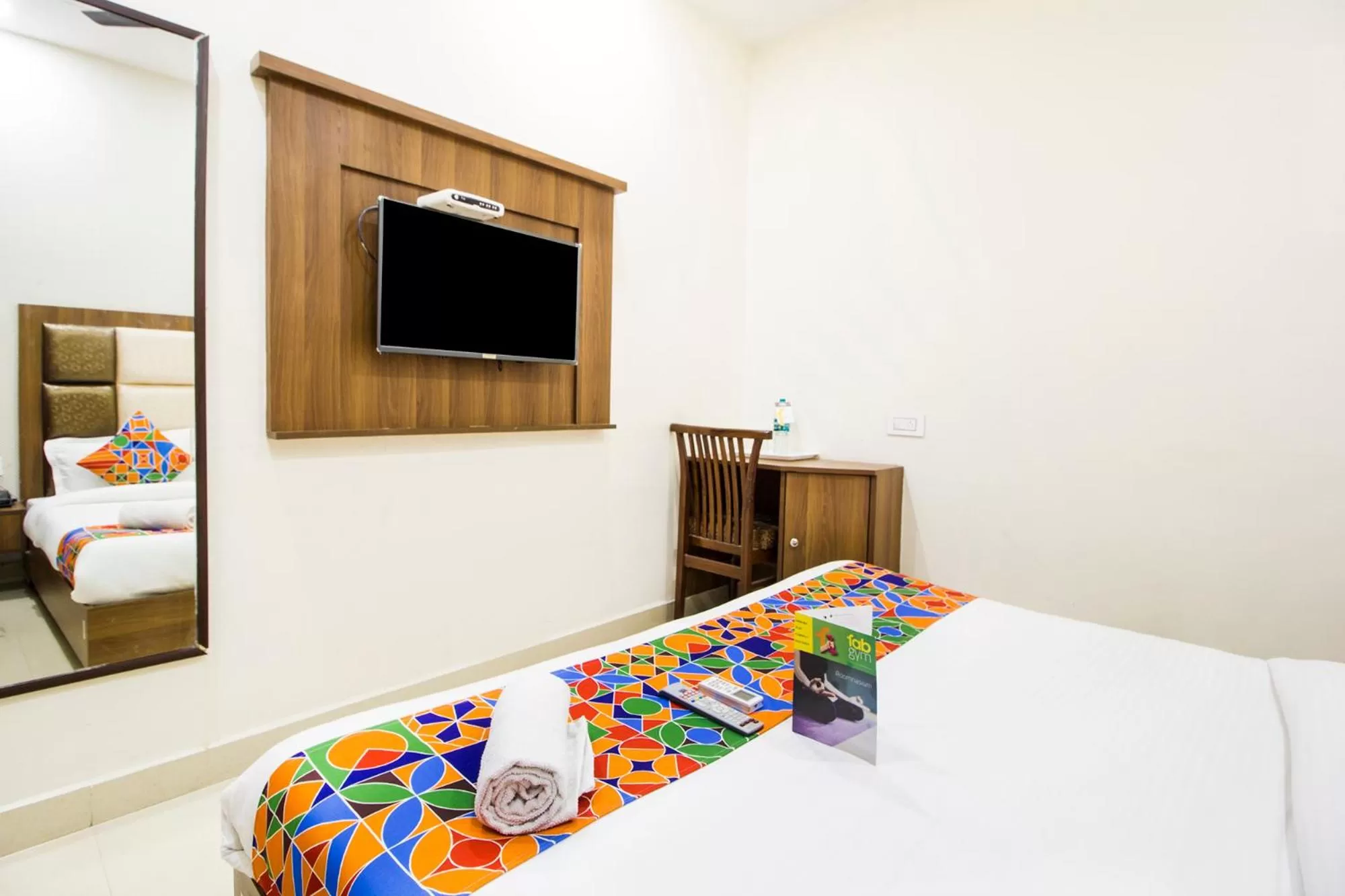 Bedroom, Bed in FabHotel Royal Villa Hussainpura Chowk