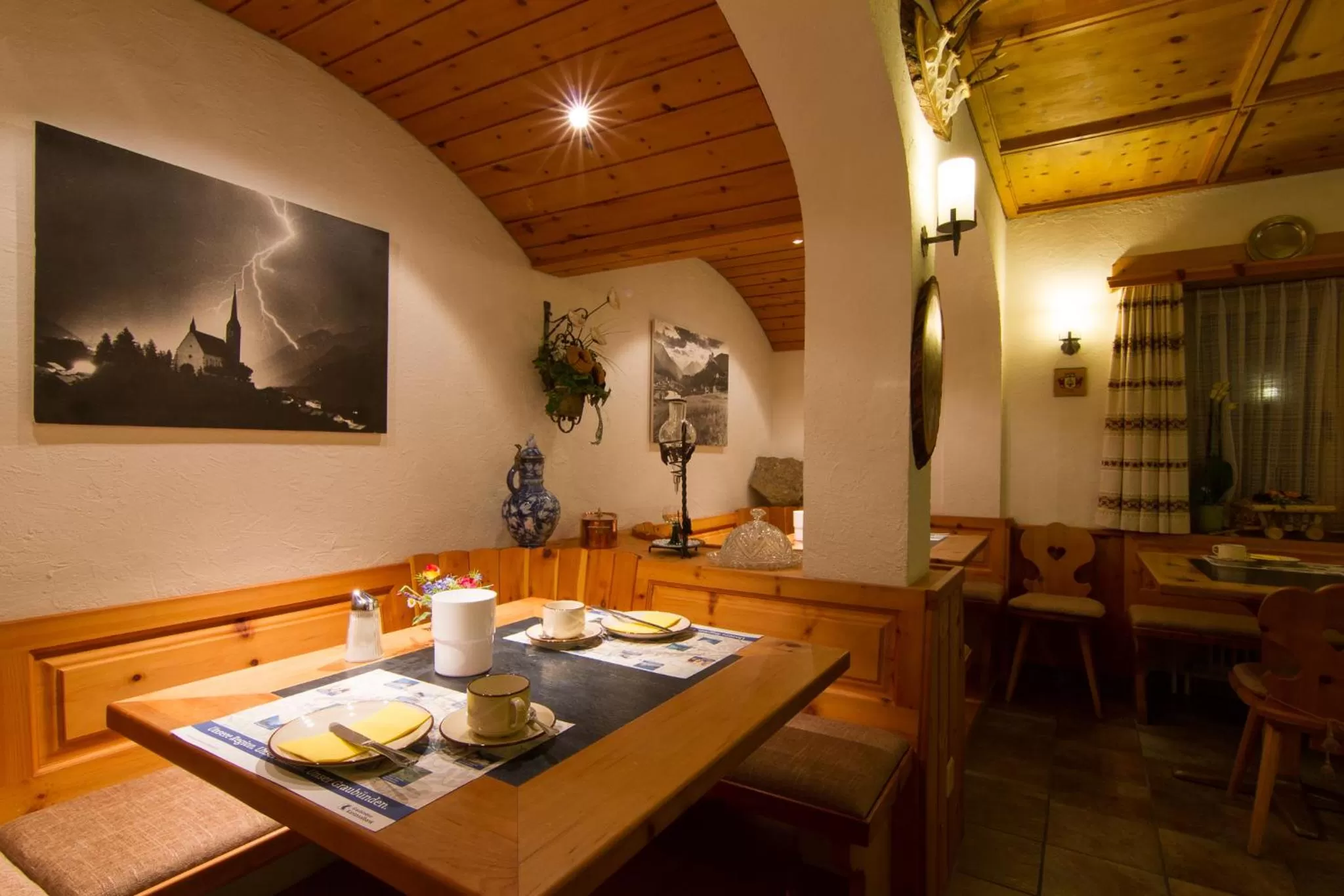 Restaurant/Places to Eat in Garni Alpenrose - Grusaida