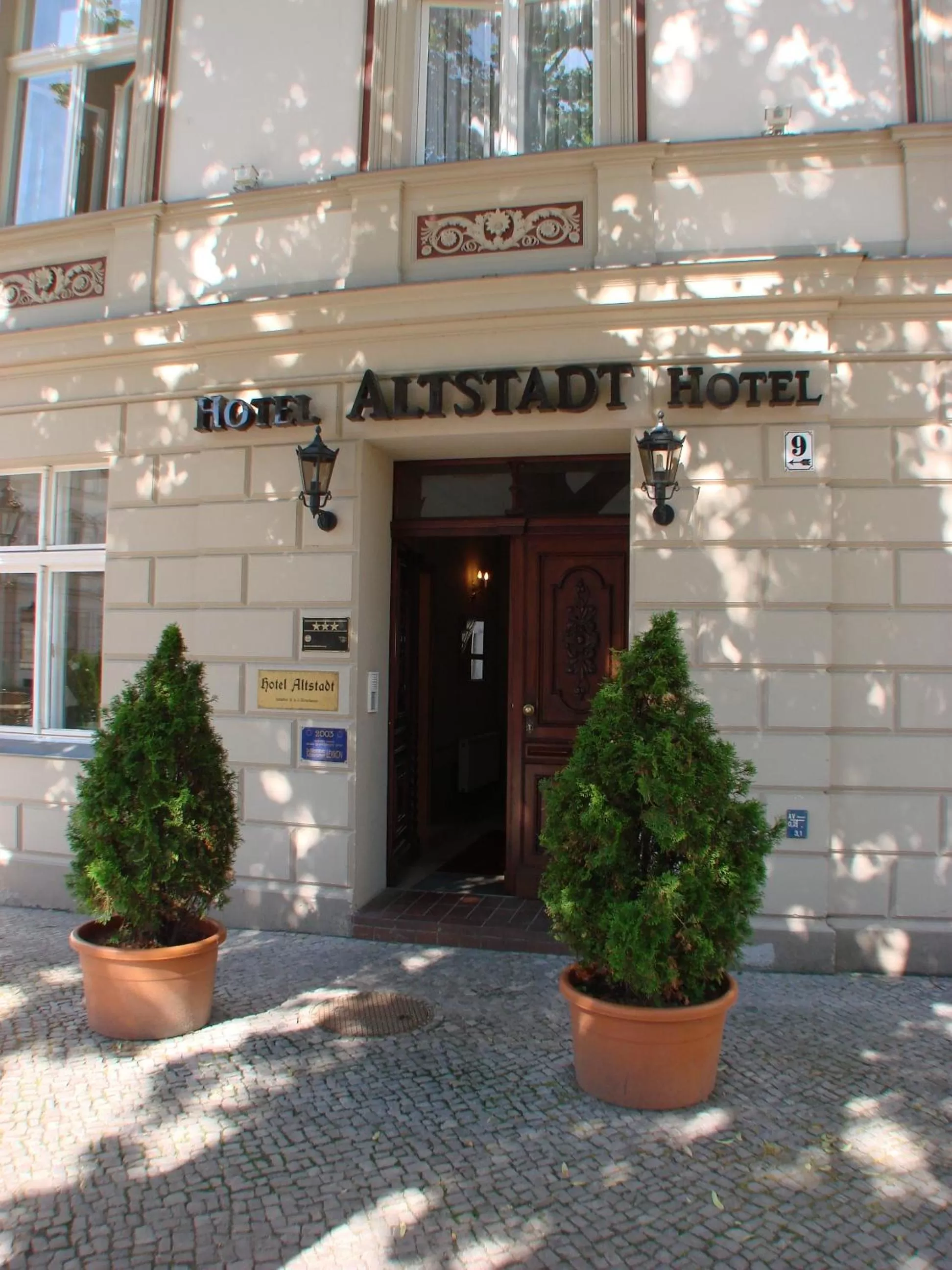 Facade/entrance in Altstadt Hotel