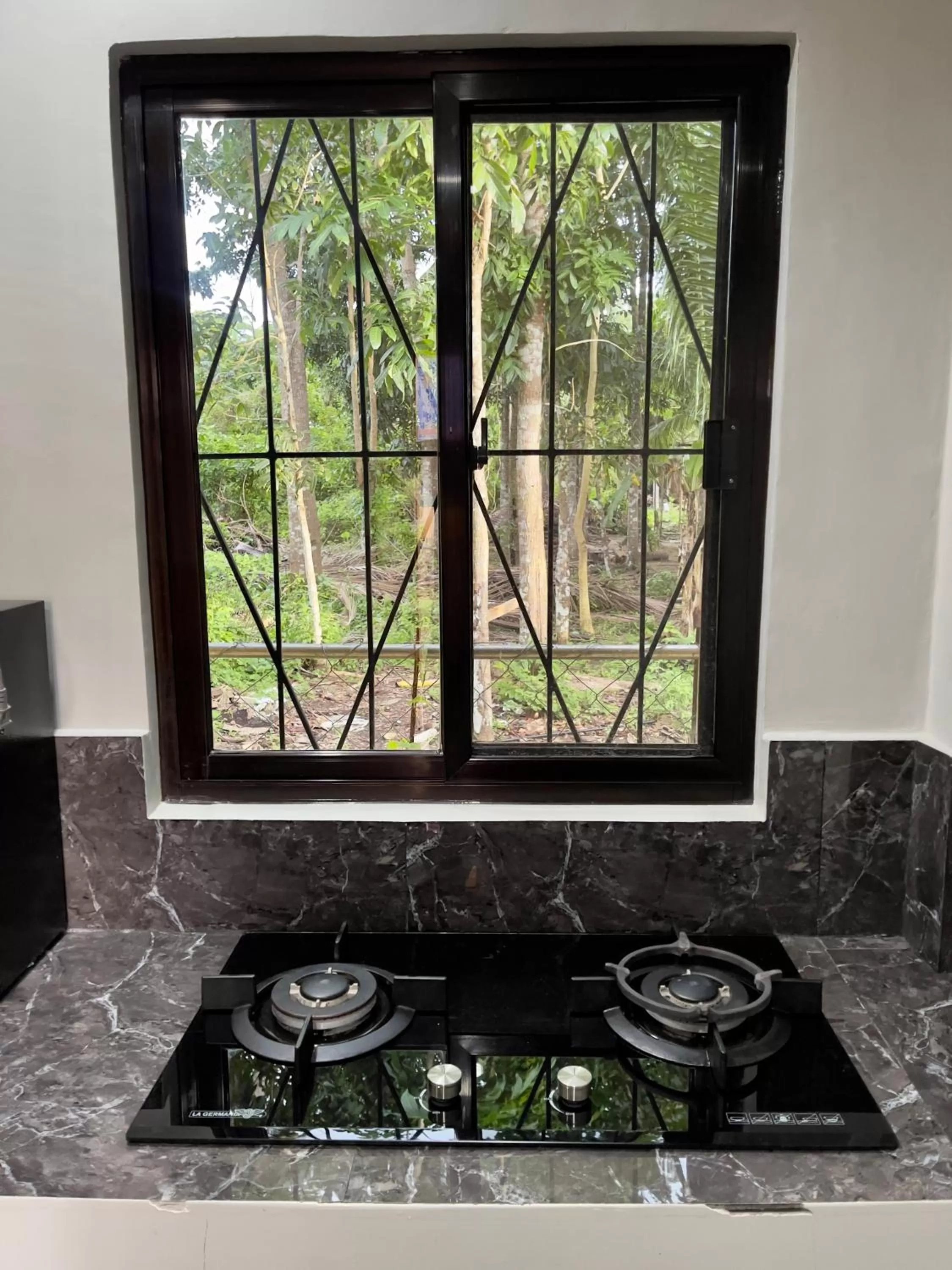 stove in GOLDEN SUNSET INN