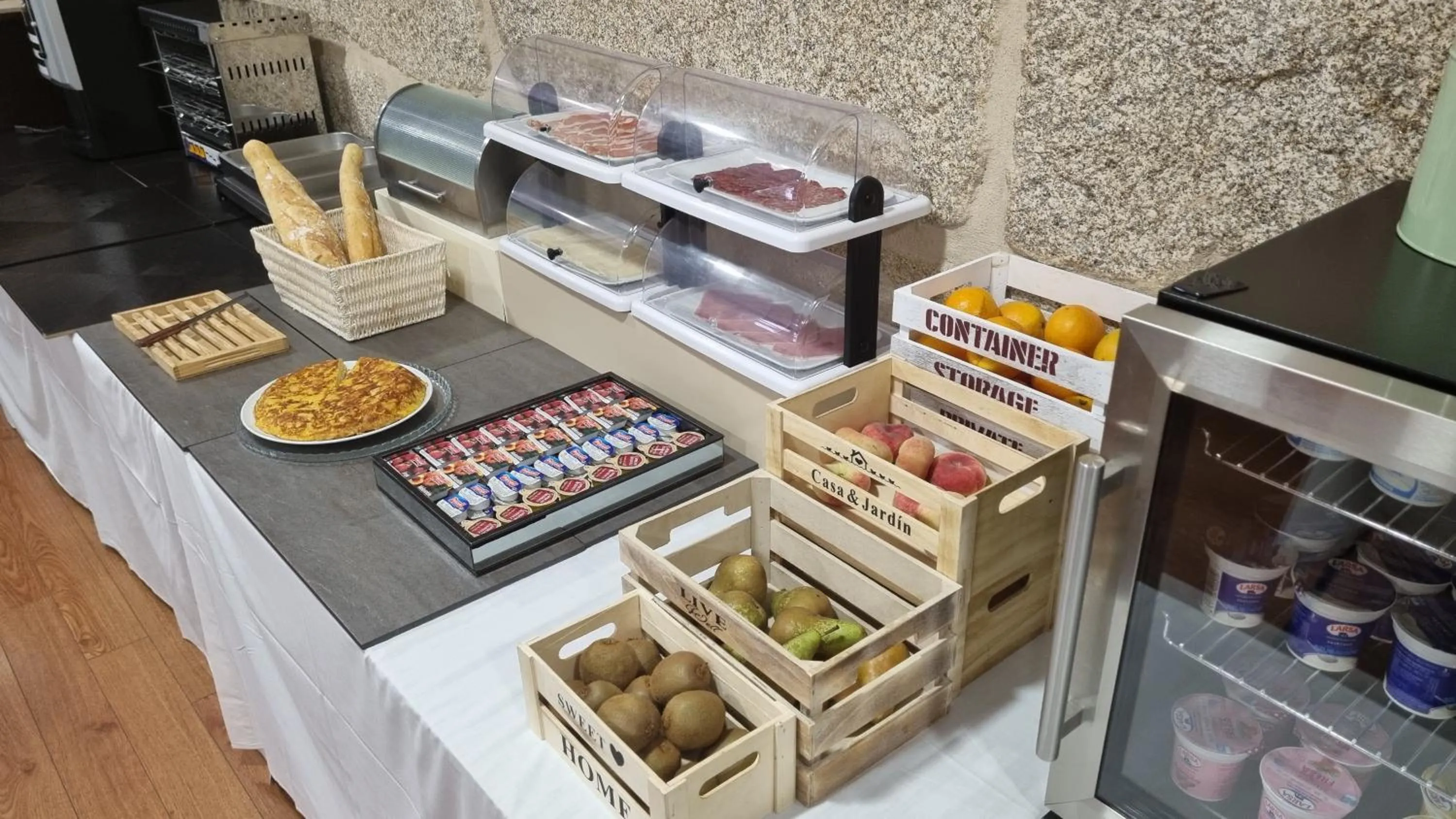 Buffet breakfast in Hotel Junquera