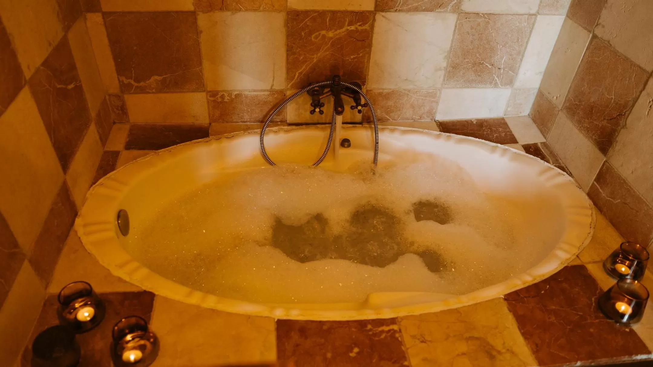 Hot Tub in Hospedería Ballesteros