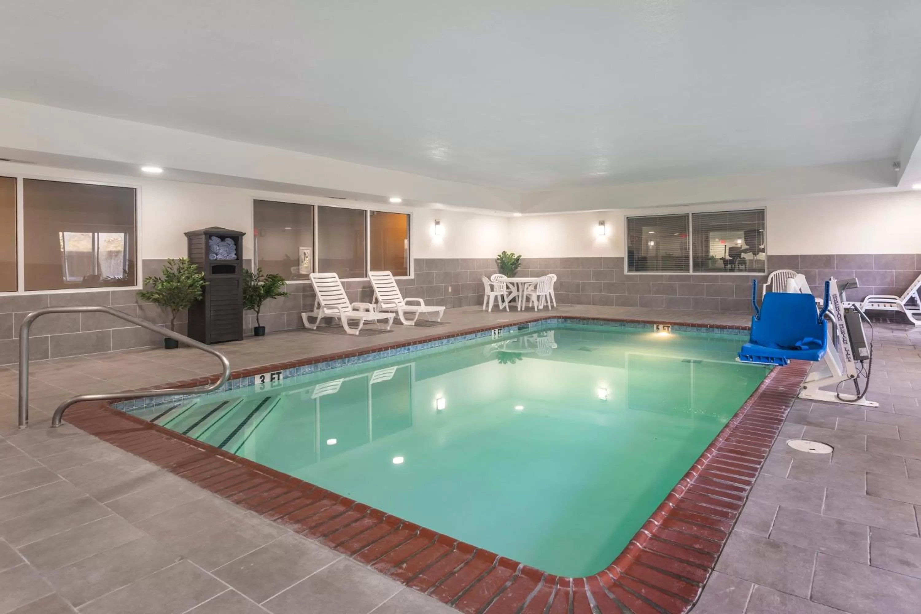 Swimming pool in Sleep Inn & Suites Lebanon - Nashville Area