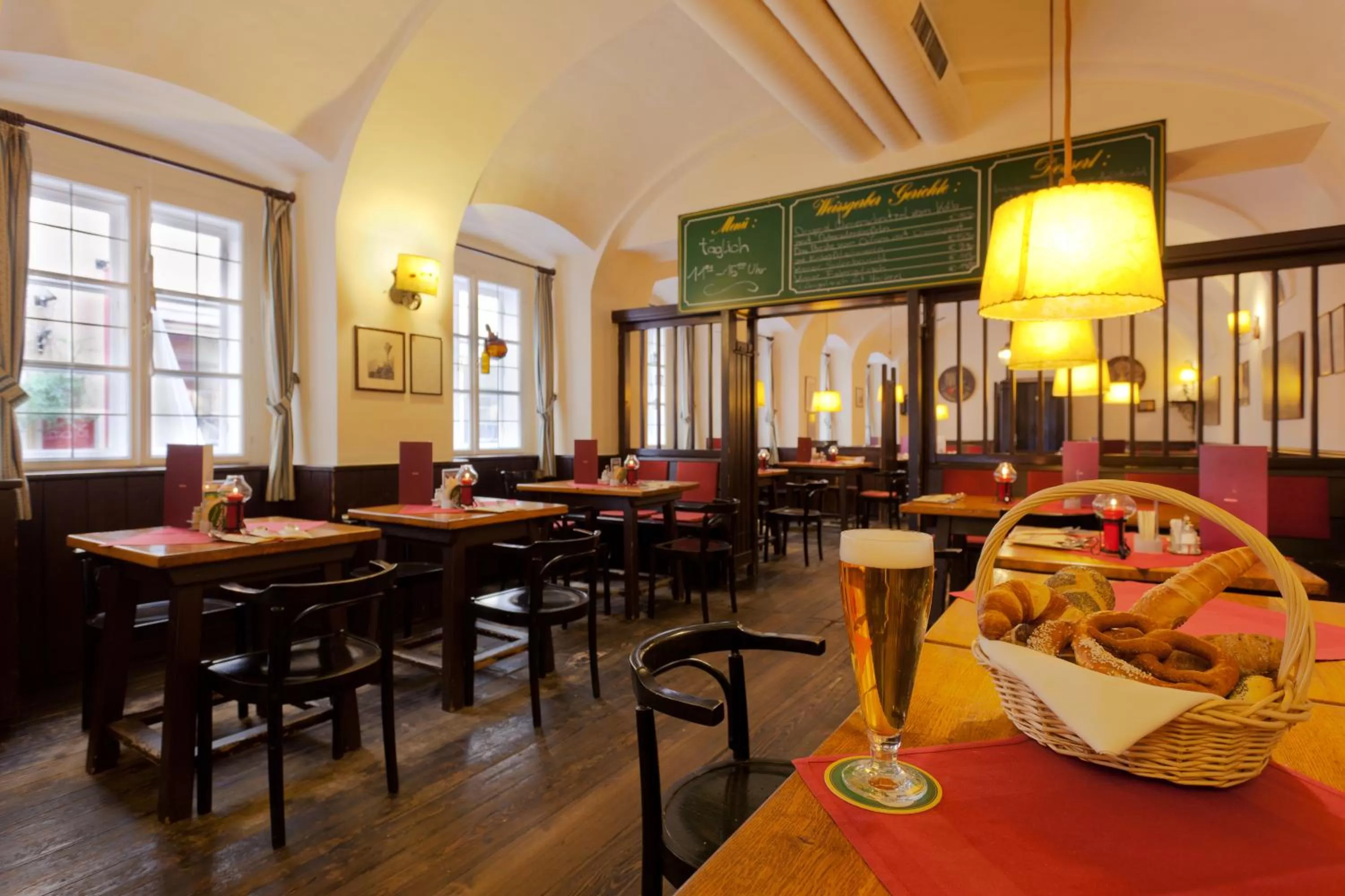 Restaurant/places to eat in Mercure Grand Hotel Biedermeier Wien