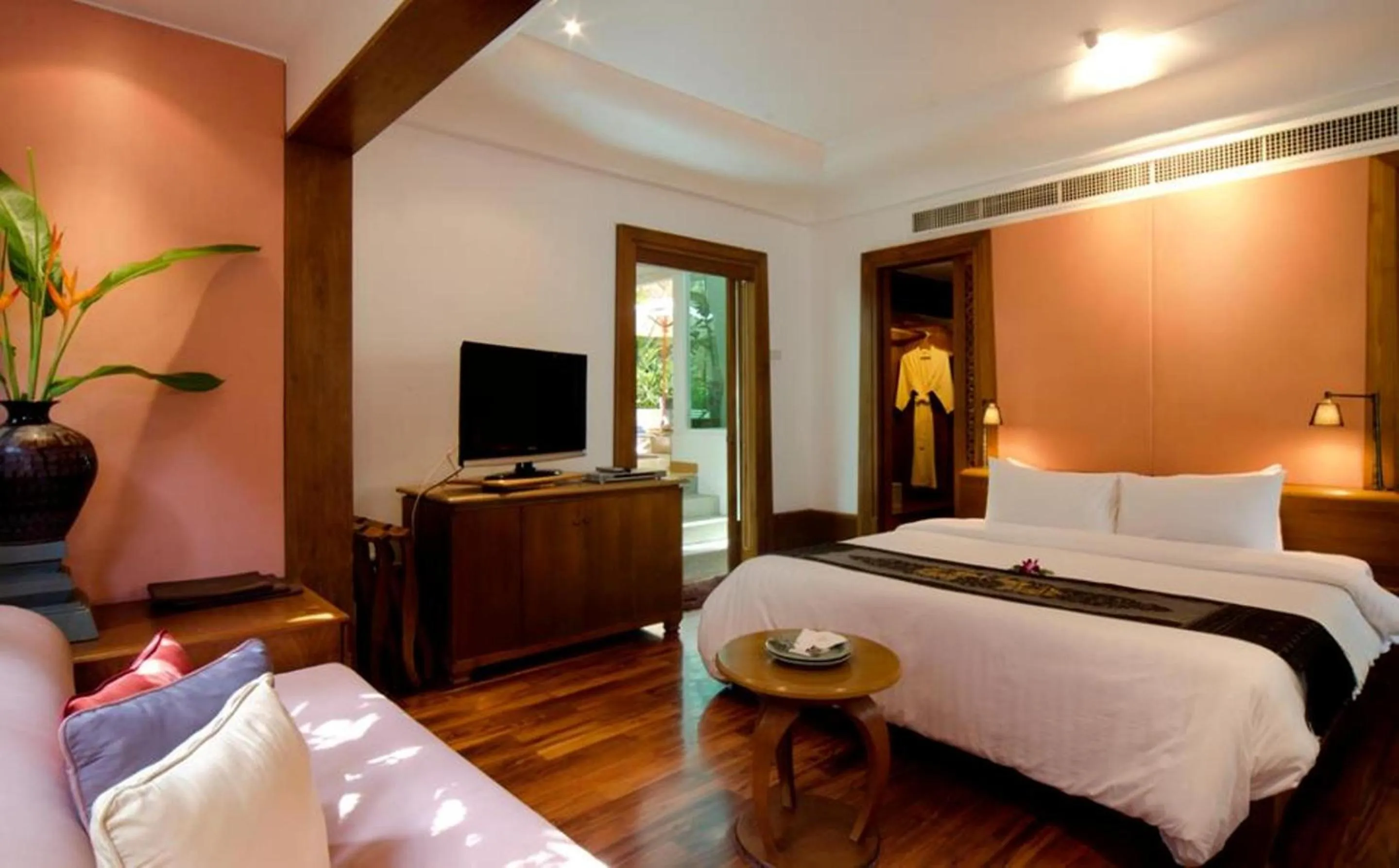 Photo of the whole room, Bed in Nakamanda Resort and Spa