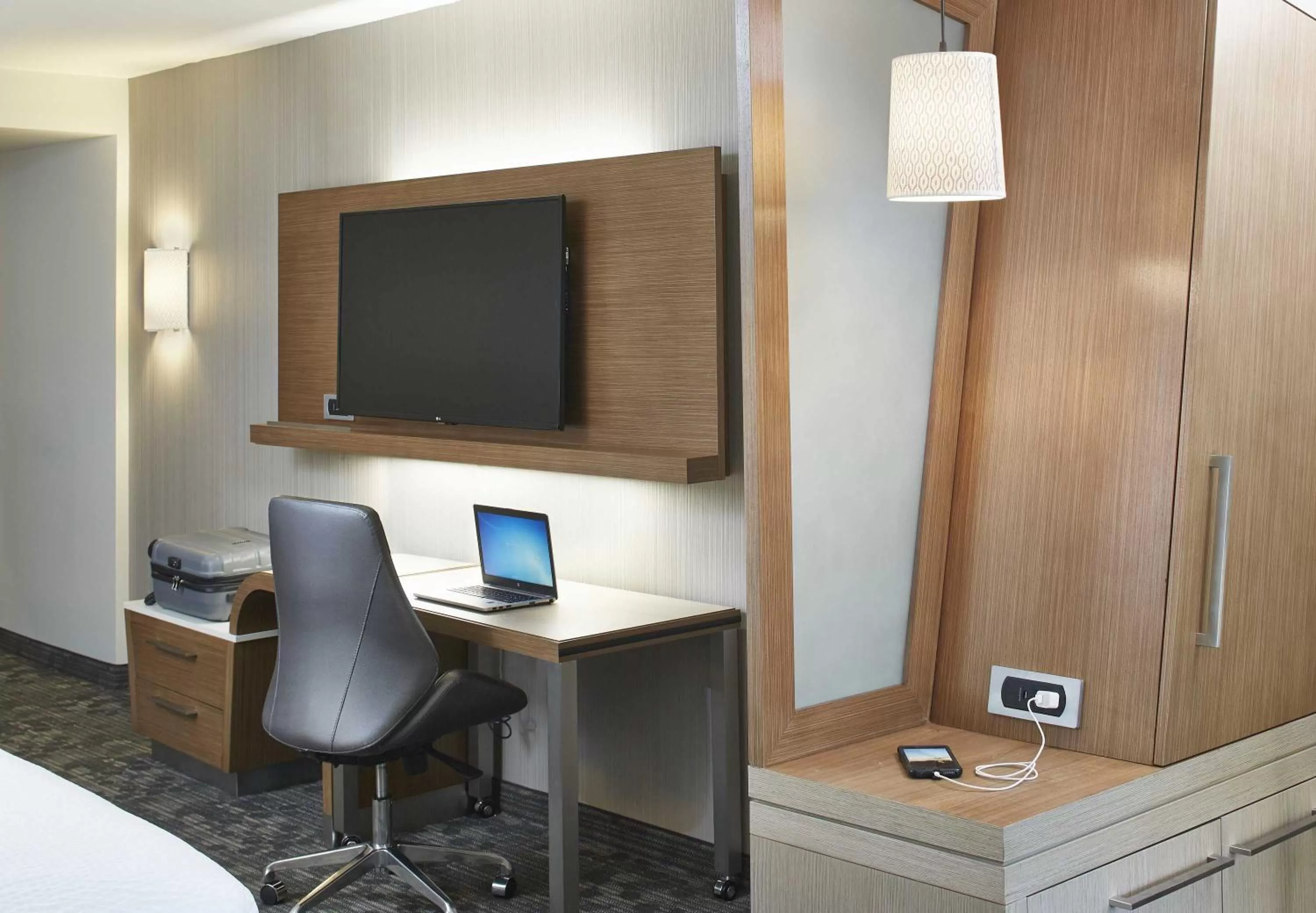 TV and multimedia in Courtyard by Marriott Lake George