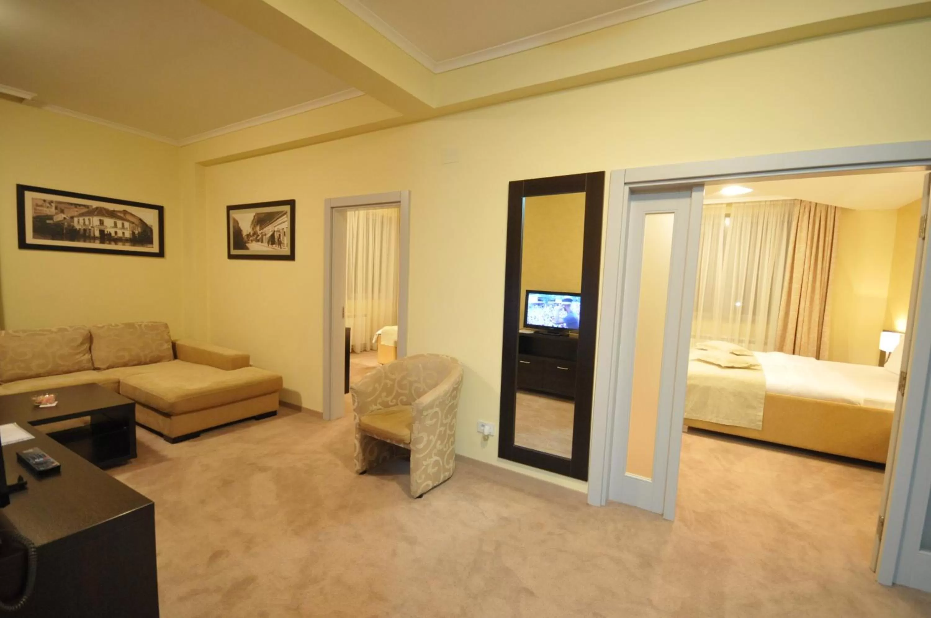 Living room, Bed in Garni Hotel Nevski