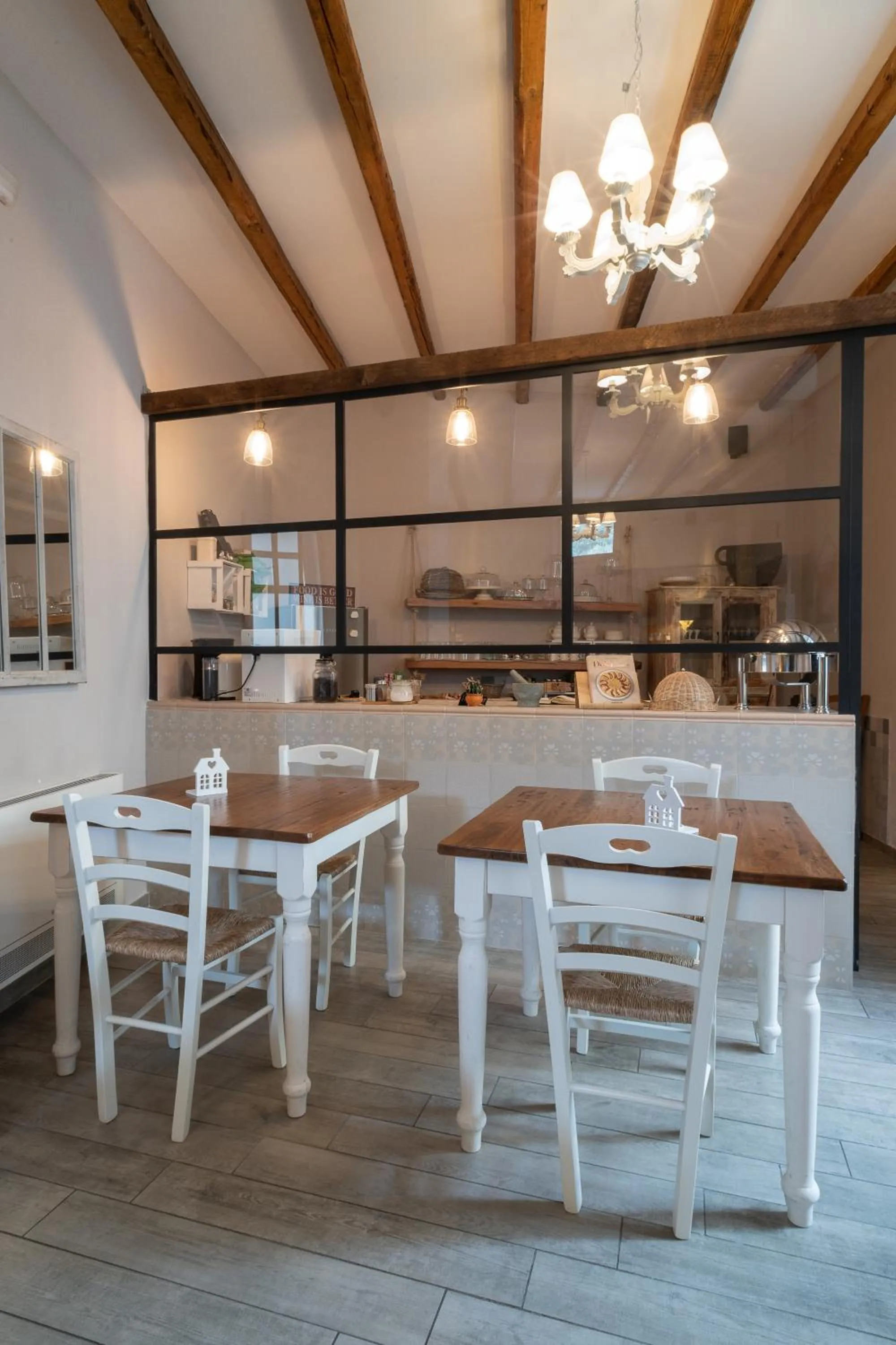 Restaurant/places to eat in Cas'E Charming House