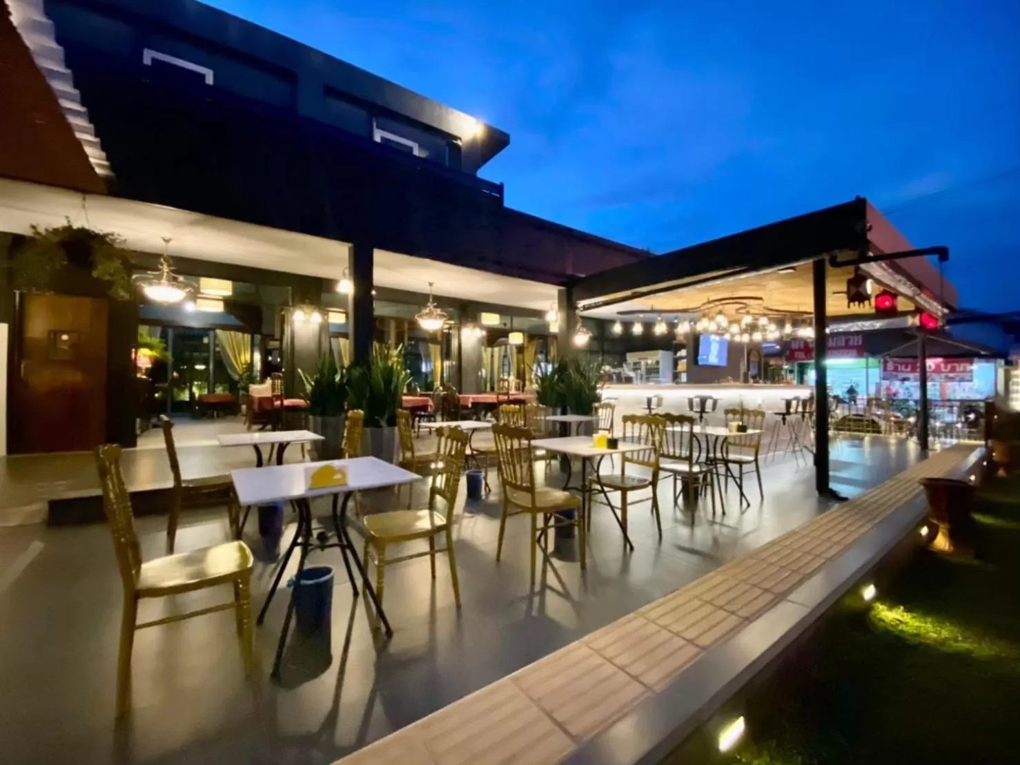 Restaurant/places to eat in The Bridge Residence Hotel