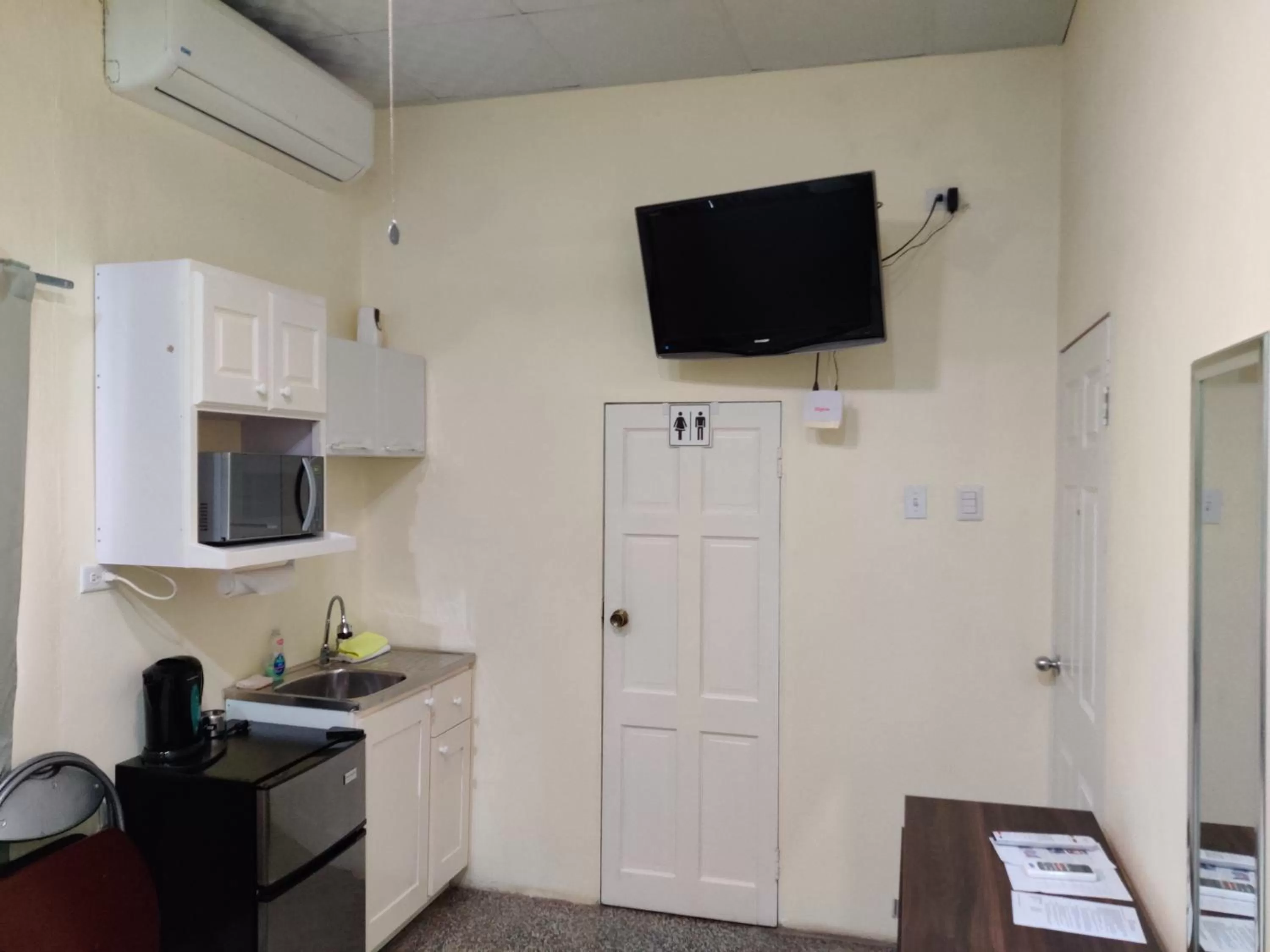 Kitchen or kitchenette in Woodbrook on the Avenue
