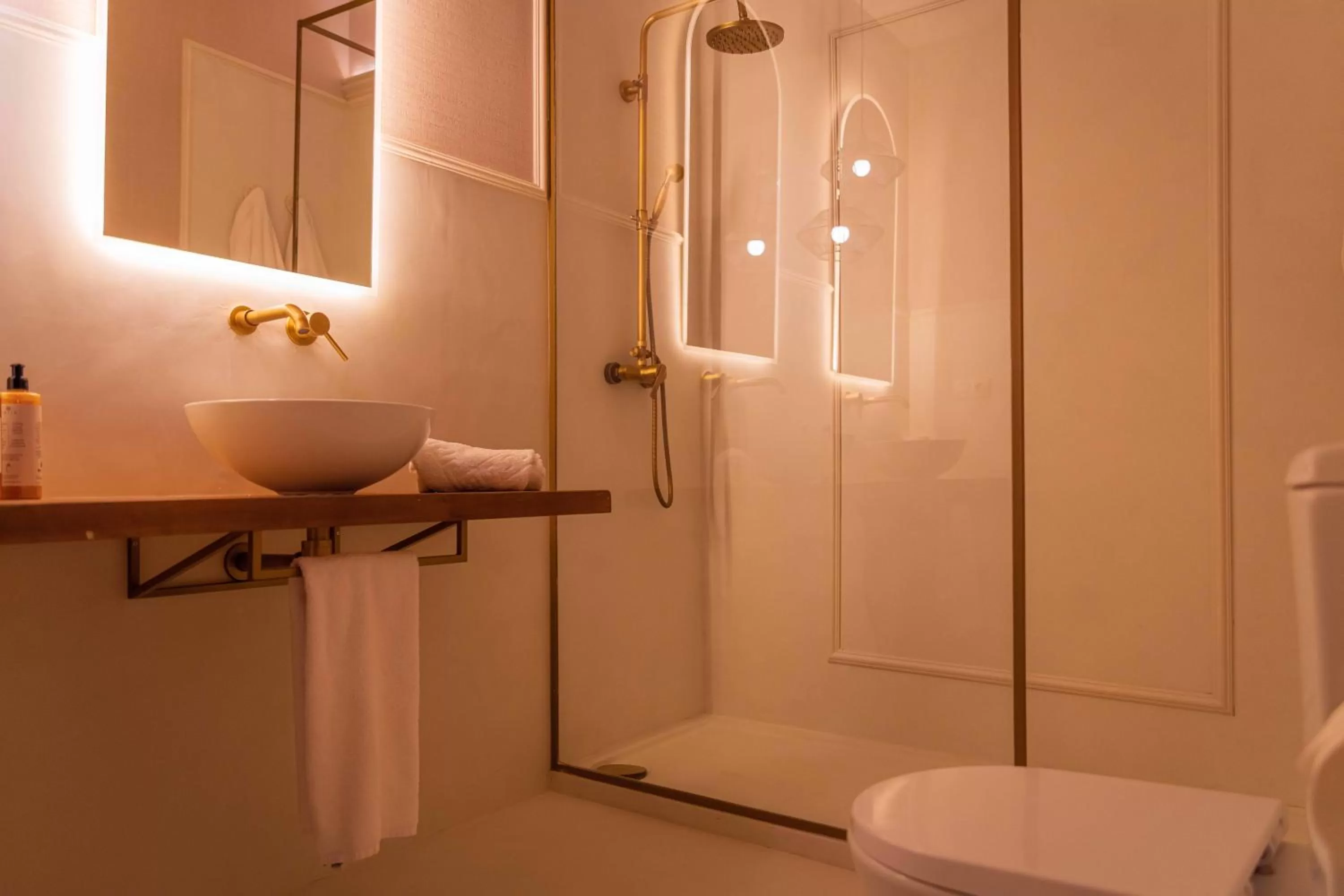 Bathroom in CANDIL SUITE Realejo