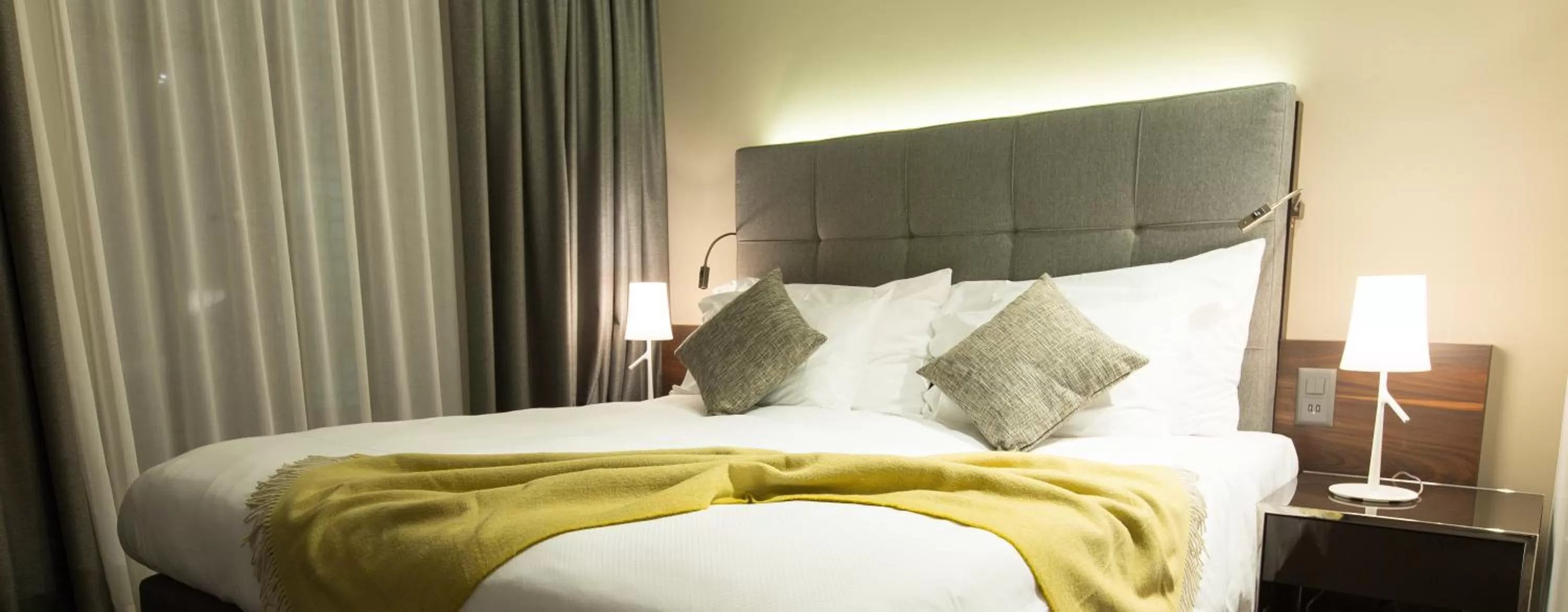 Photo of the whole room, Bed in Hôtel des Voyageurs Boutique