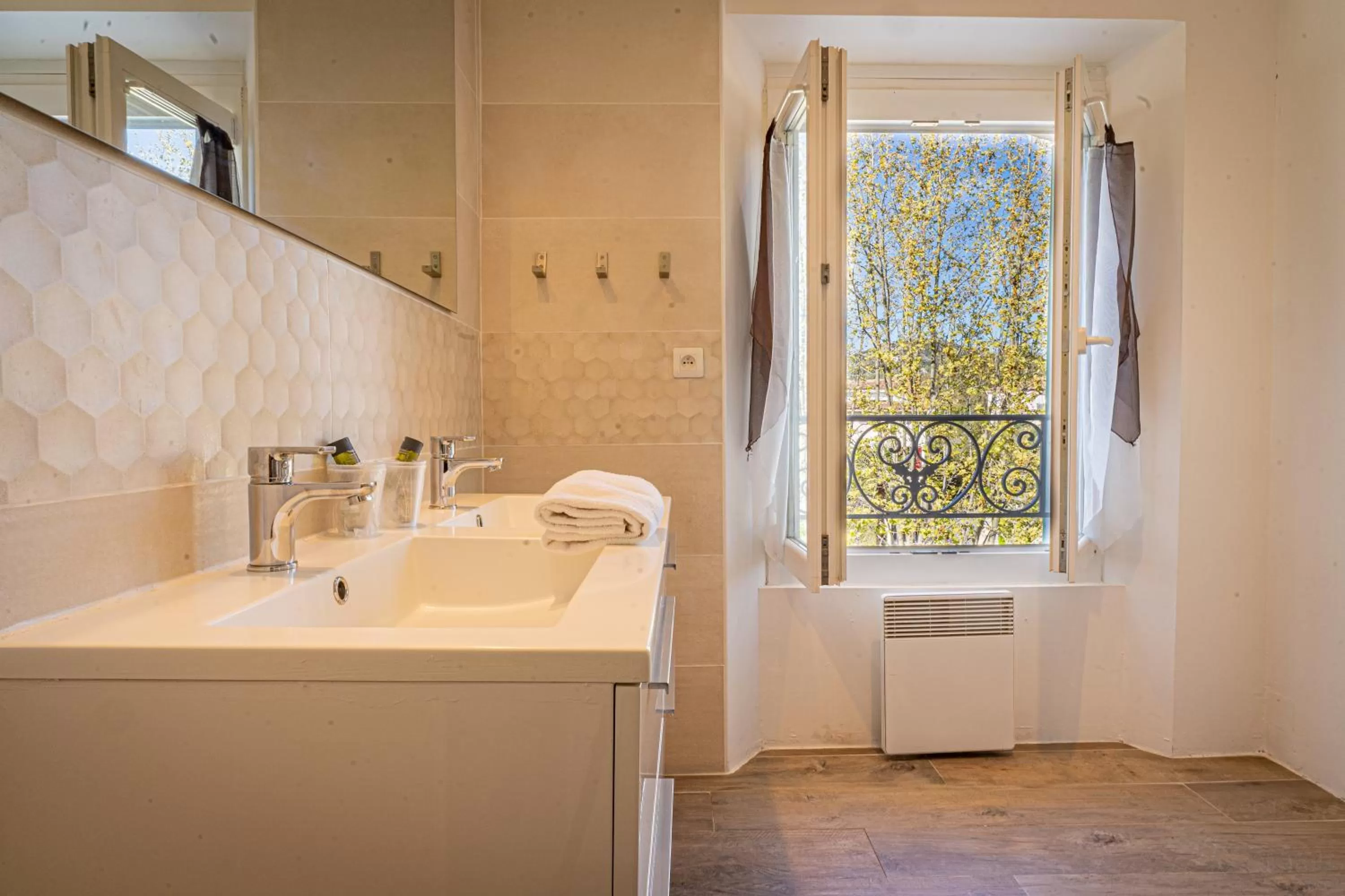 Property building in Domaine de l'Aufrene