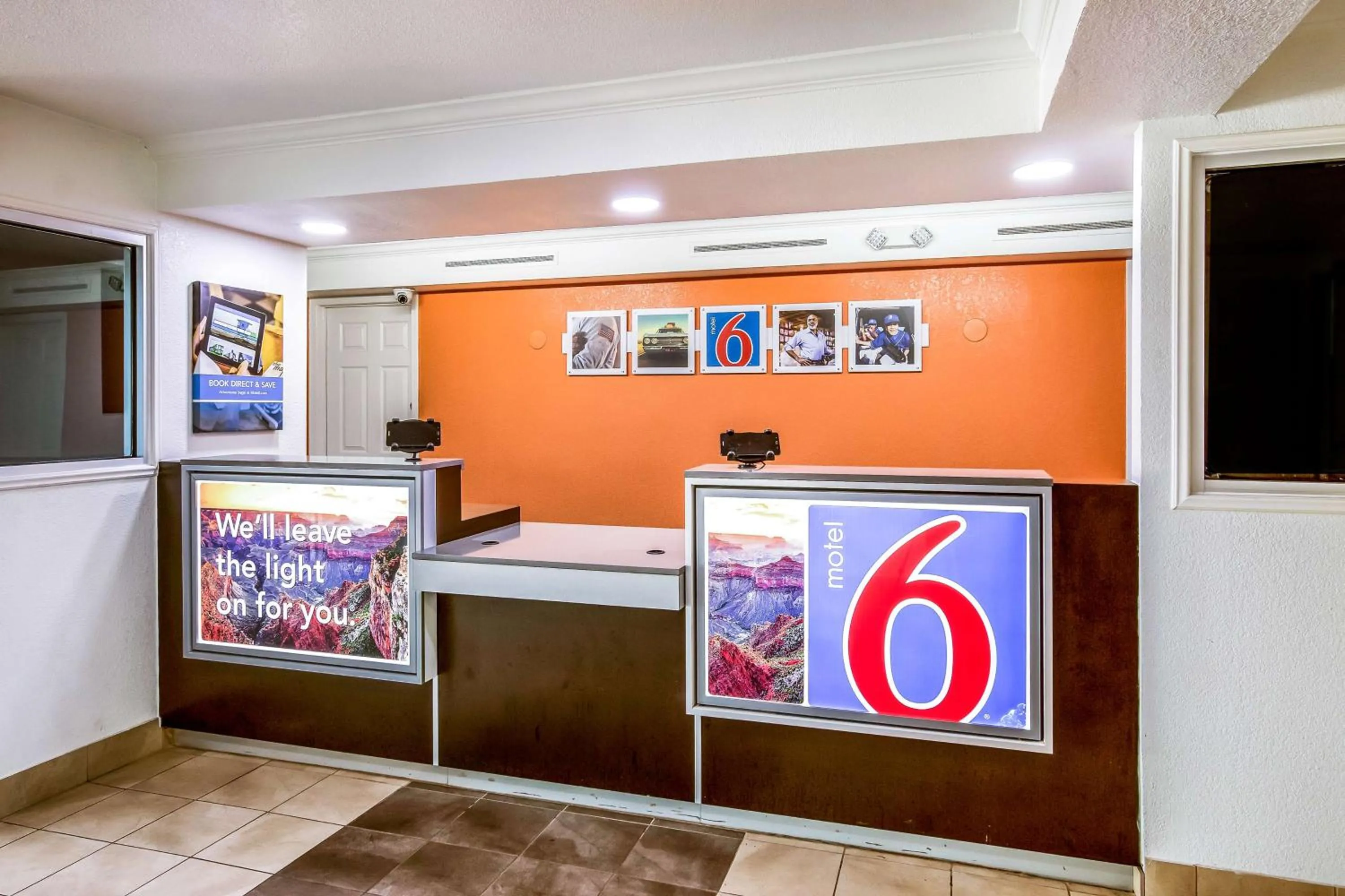 Lobby or reception in Motel 6-Euless, TX - DFW West