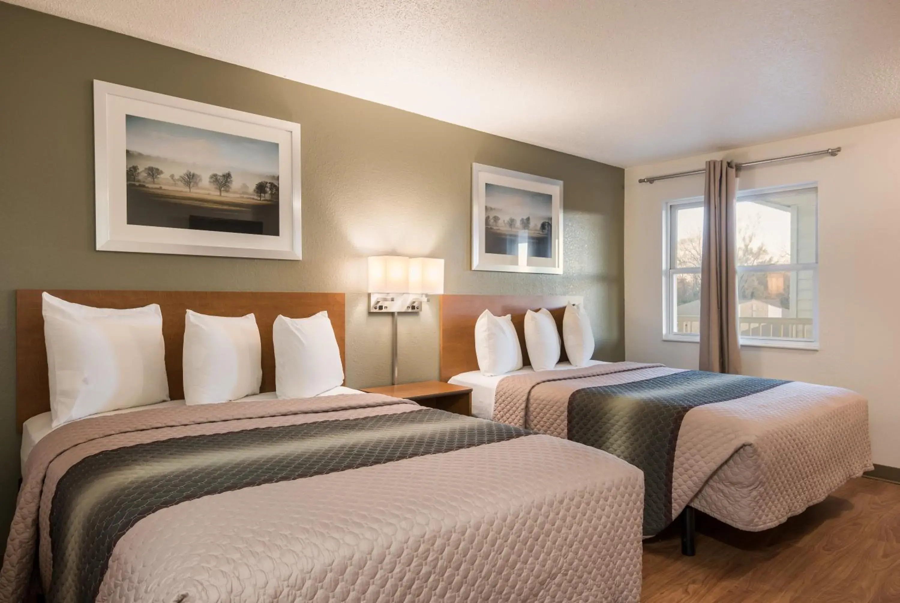 Studio Room with Two Queen Beds Non-Smoking in HomeTowne Studios by Red Roof Kansas City - Independence Studio Room with Two Queen Beds Non-Smoking in HomeTowne Studios by Red Roof Kansas City - Independence