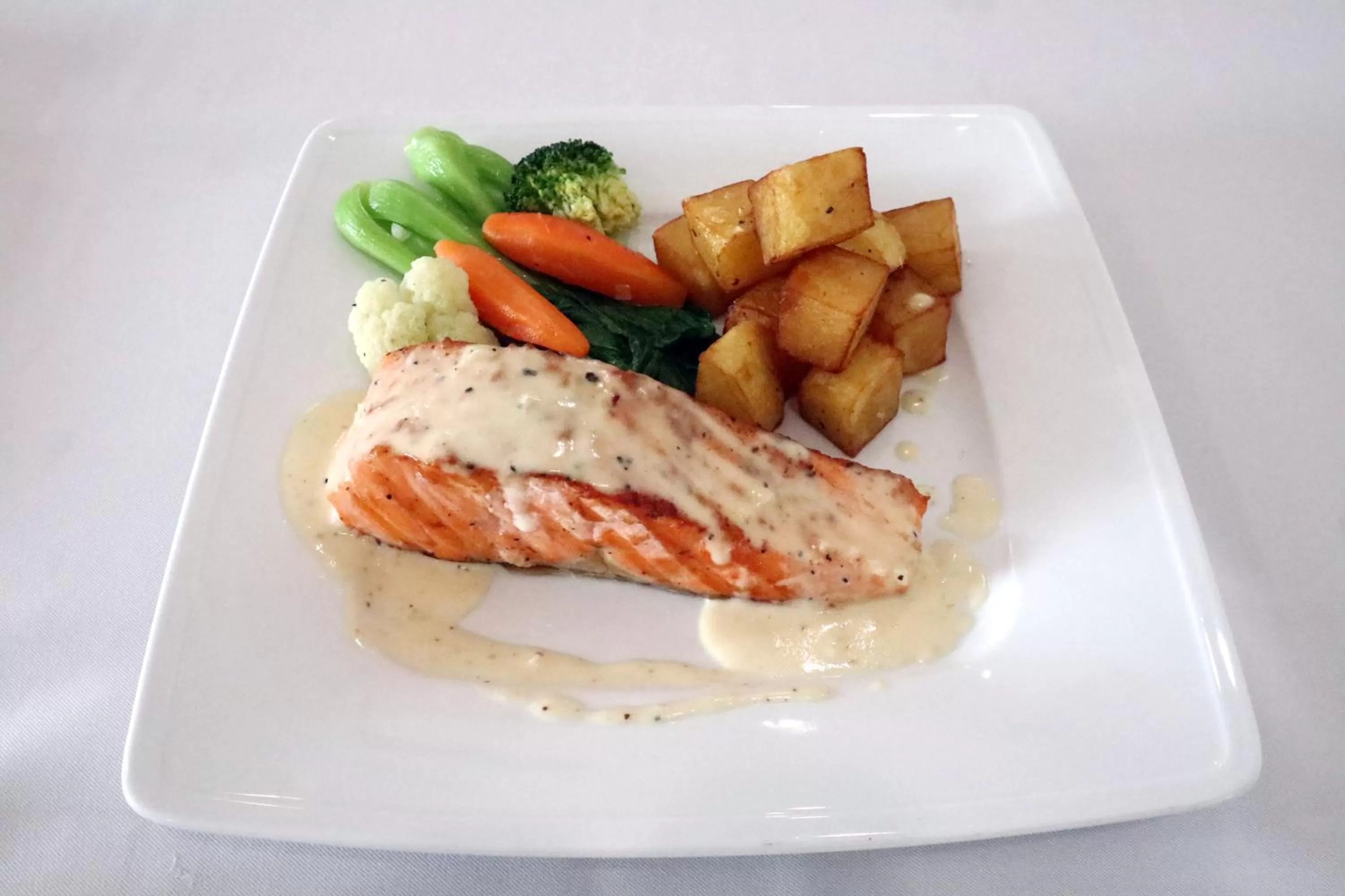 Food and drinks in Two Seasons Siem Reap Hotel