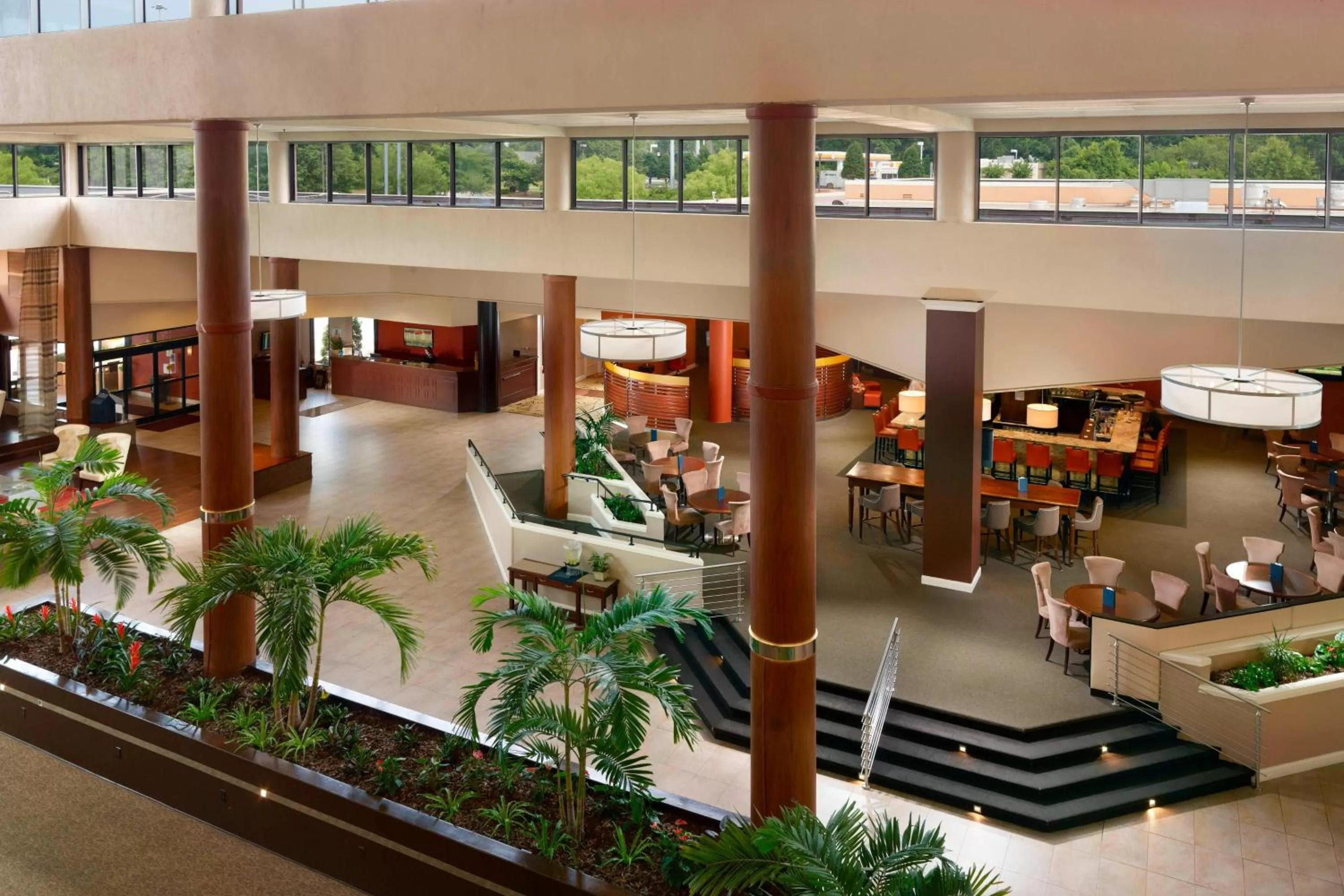 Traditional King Room with Roll-in Shower - Mobility and Hearing Accessible in Sheraton Charlotte Airport