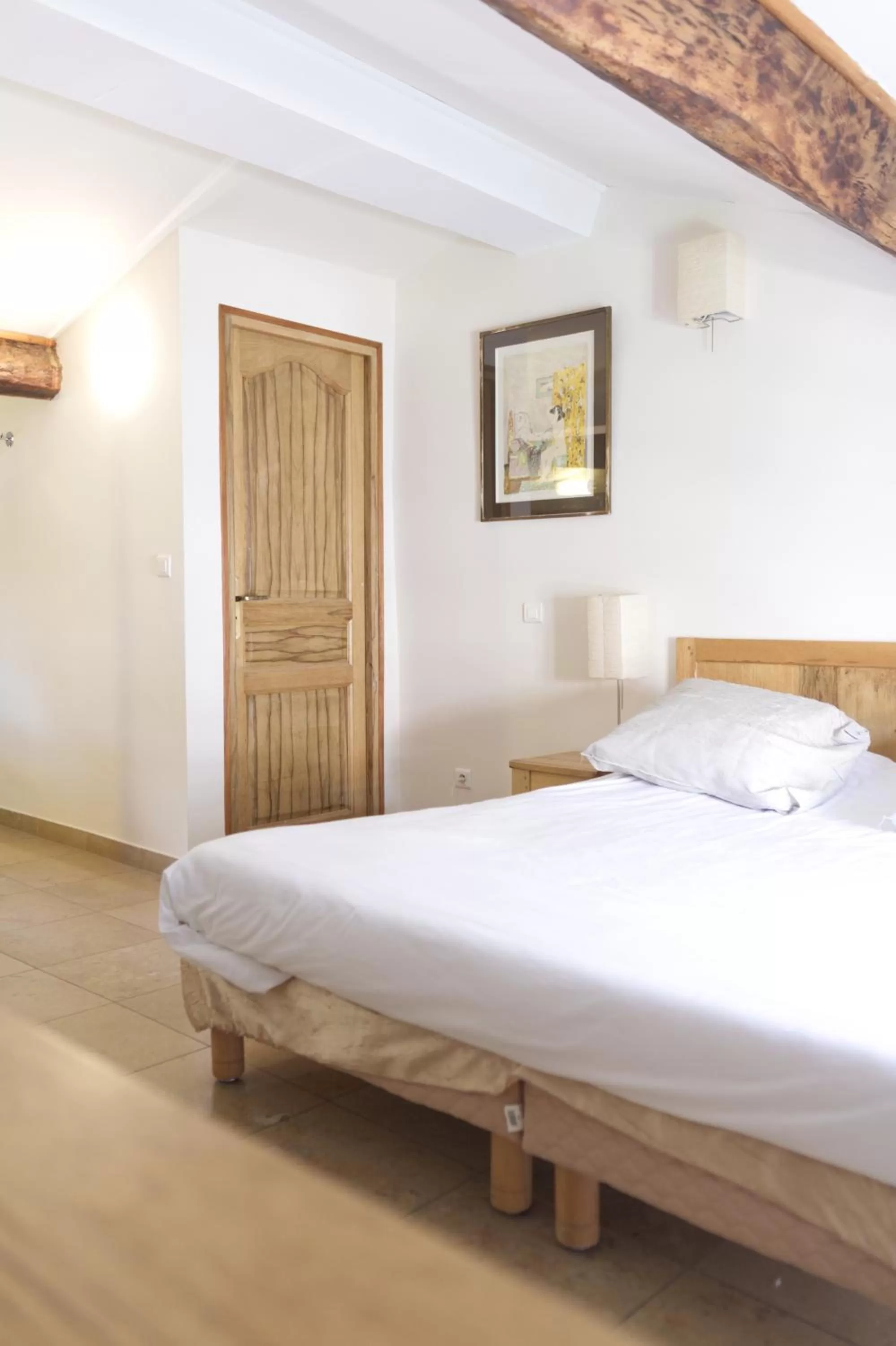 Bed in Hôtel la Fête en Provence