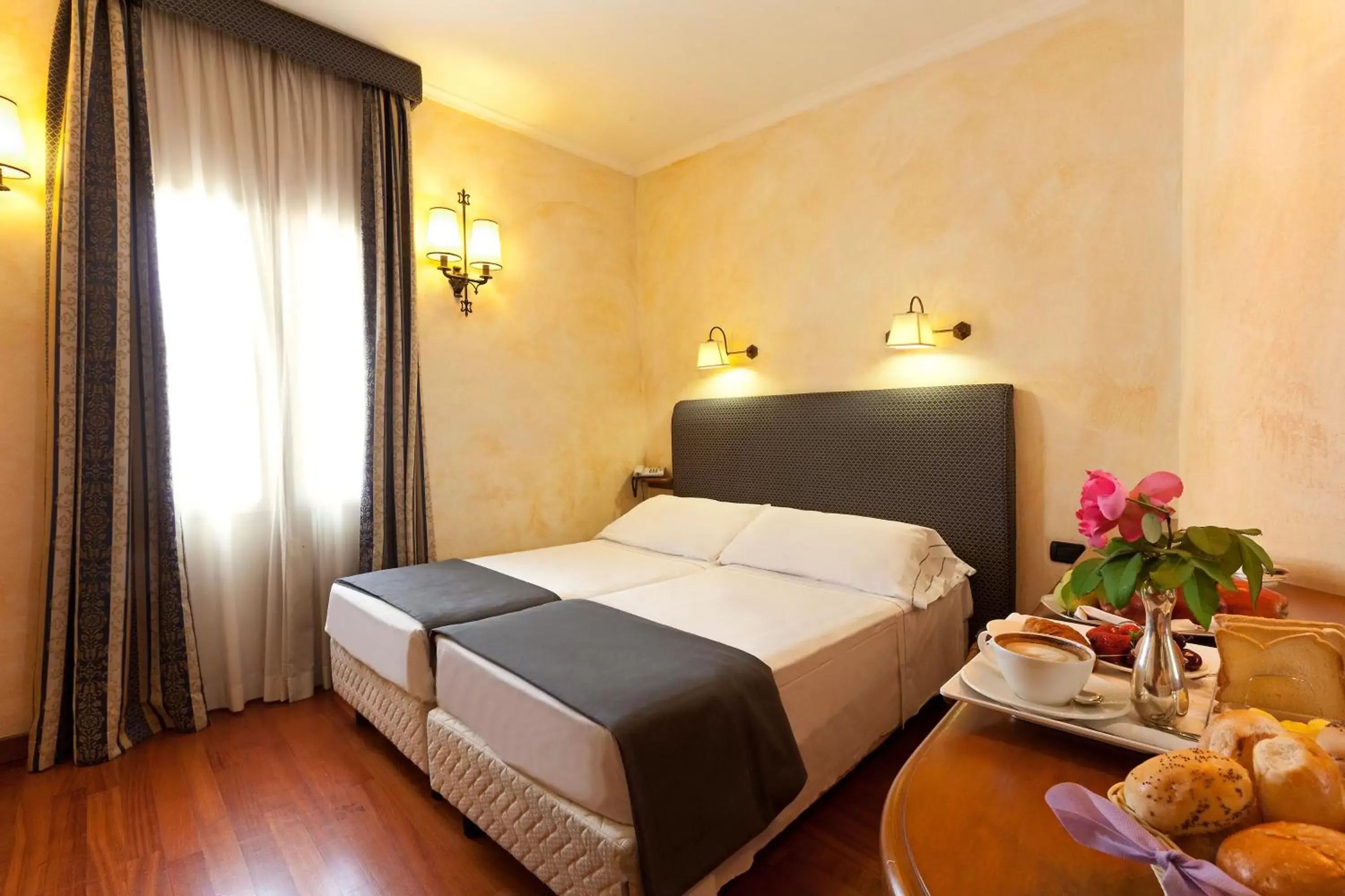 Double or Twin Room in Hotel La Fenice Double or Twin Room in Hotel La Fenice