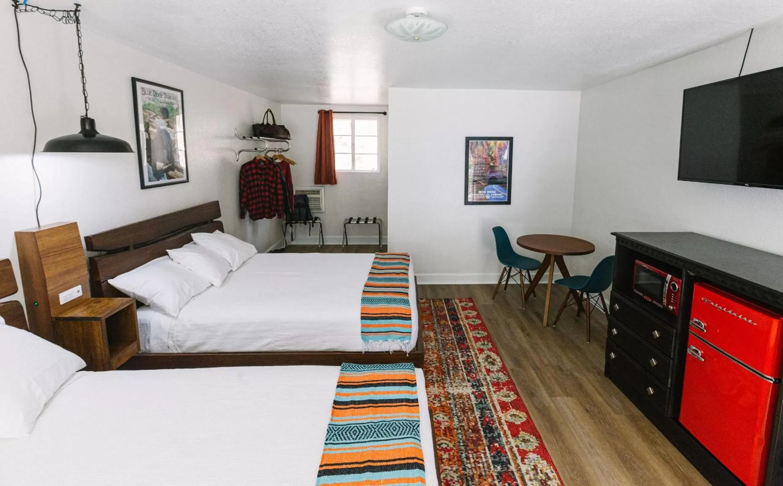 Photo of the whole room, Bed in Route 19 Inn