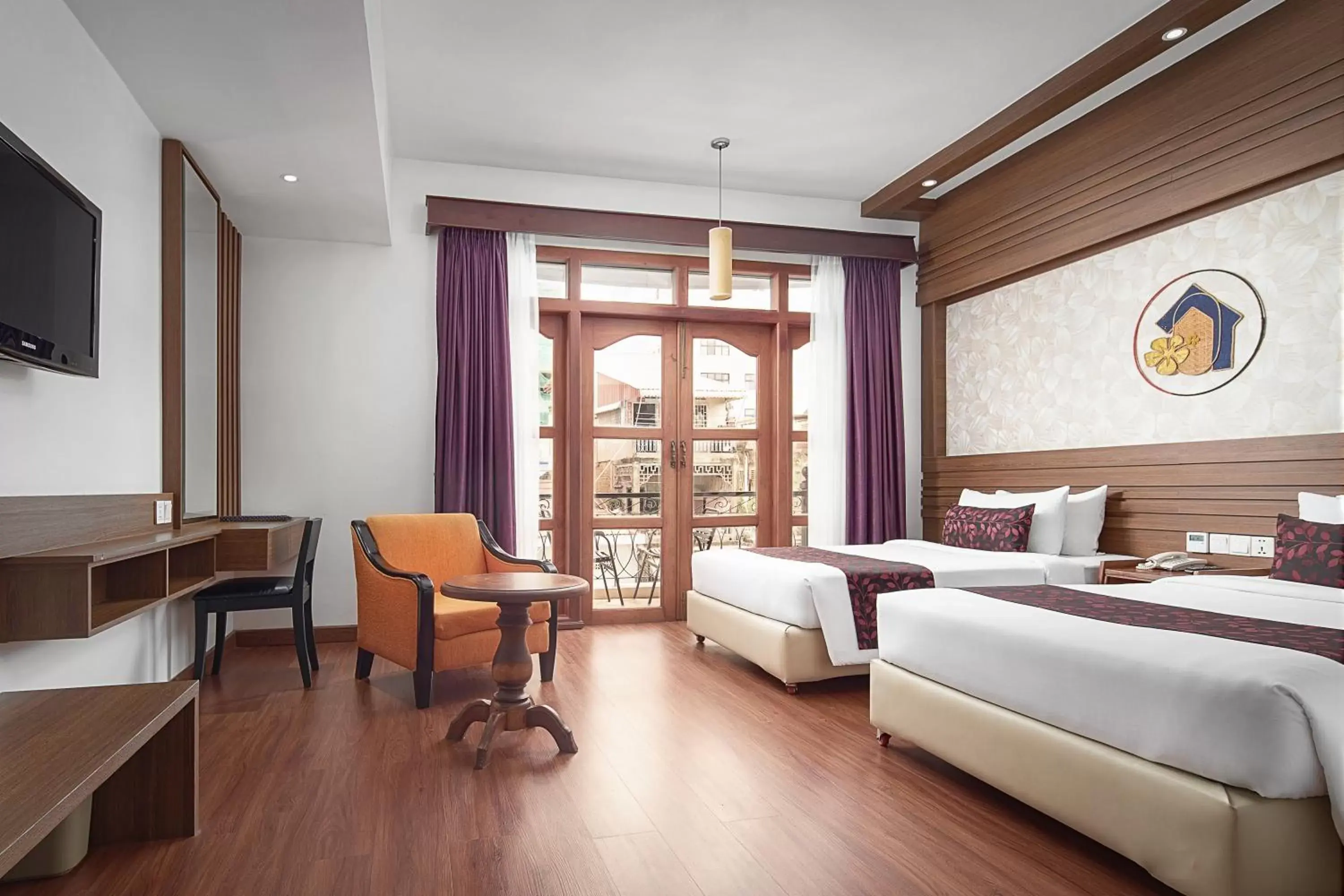 Deluxe Twin with Balcony in Ohana Phnom Penh Palace Hotel Deluxe Twin with Balcony in Ohana Phnom Penh Palace Hotel