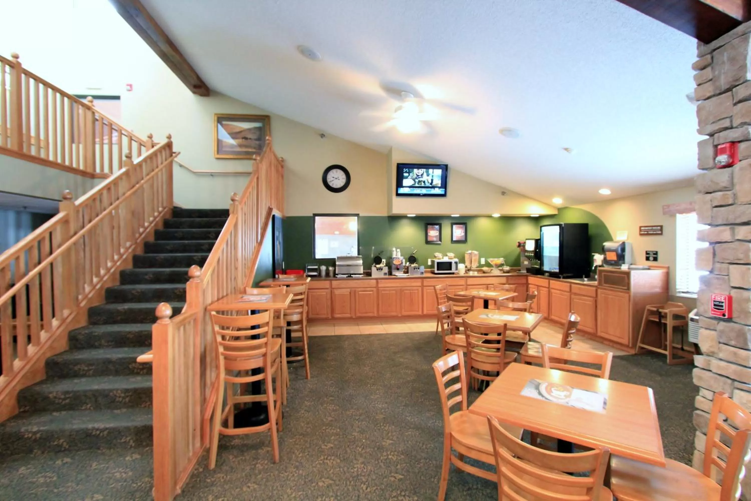 Restaurant/places to eat in AmericInn by Wyndham Cedar Rapids Airport