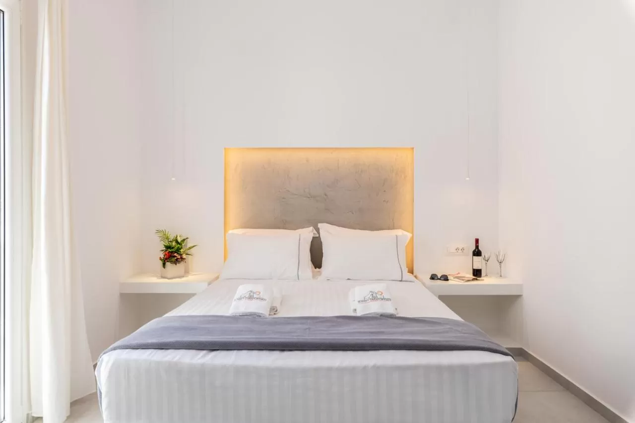 Bed in Sunset Paraportiani Rooms