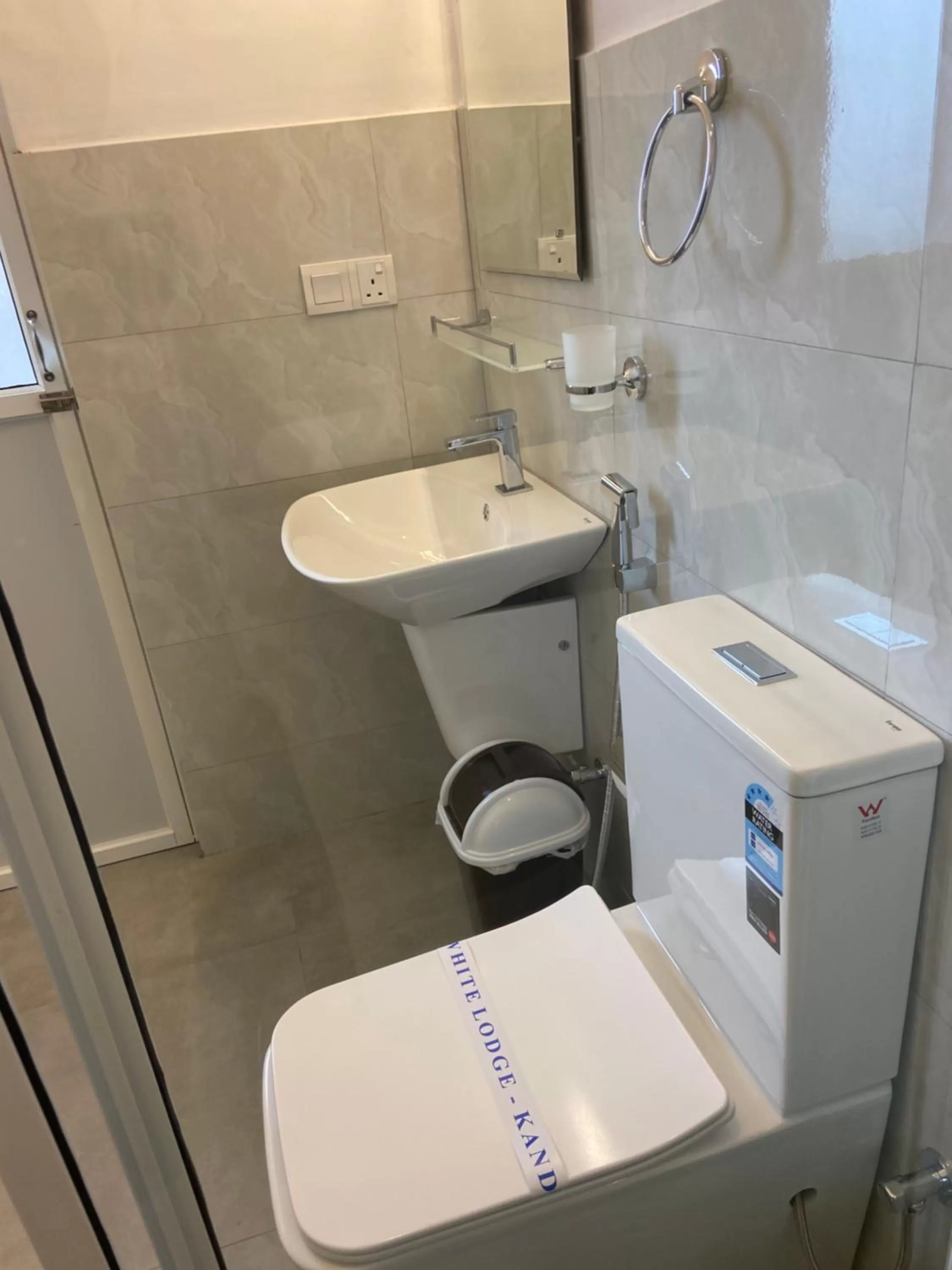 Bathroom in White Lodge